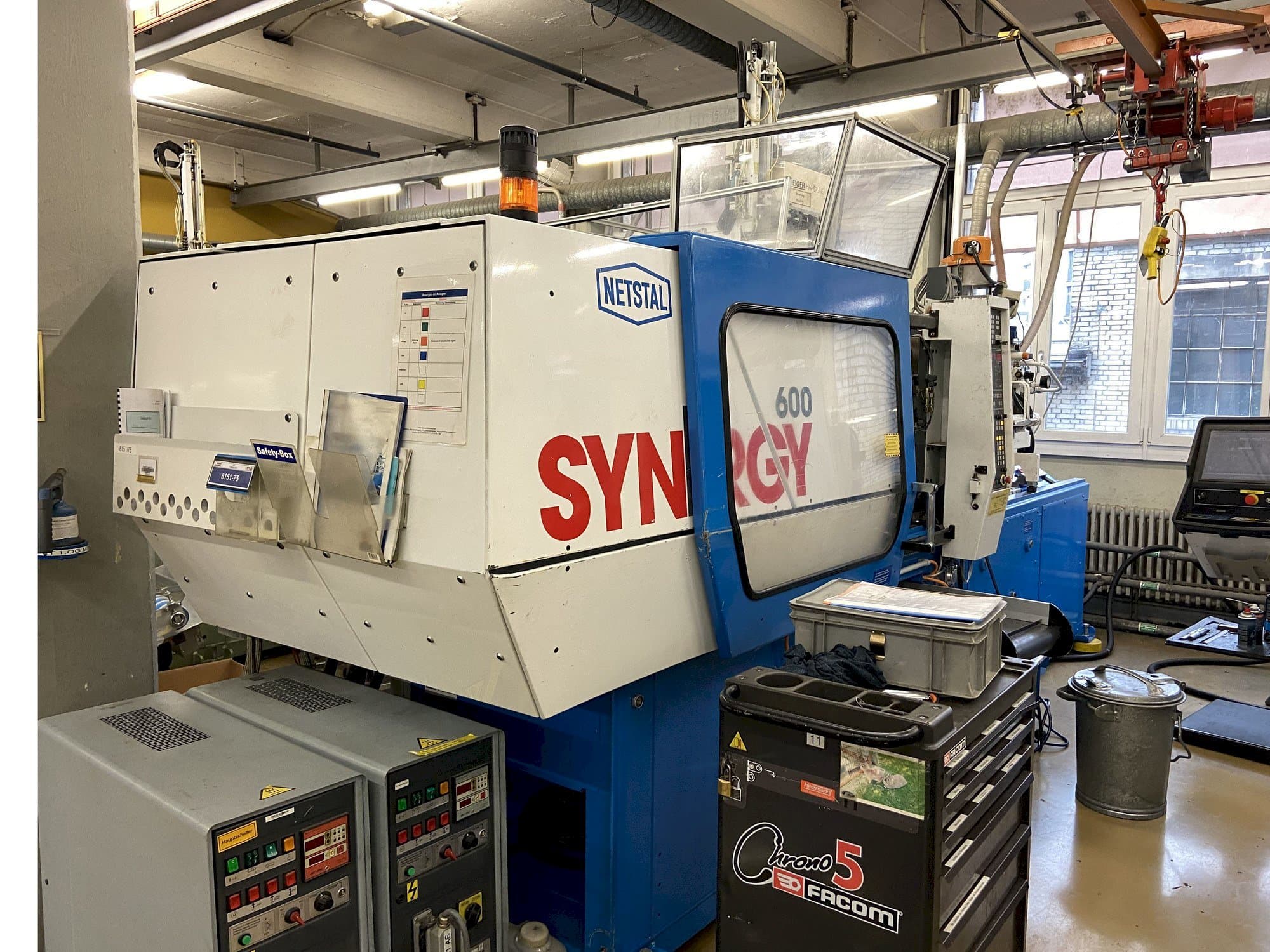 Prikaz stroja Netstal SYNERGY 600-110 sprijeda