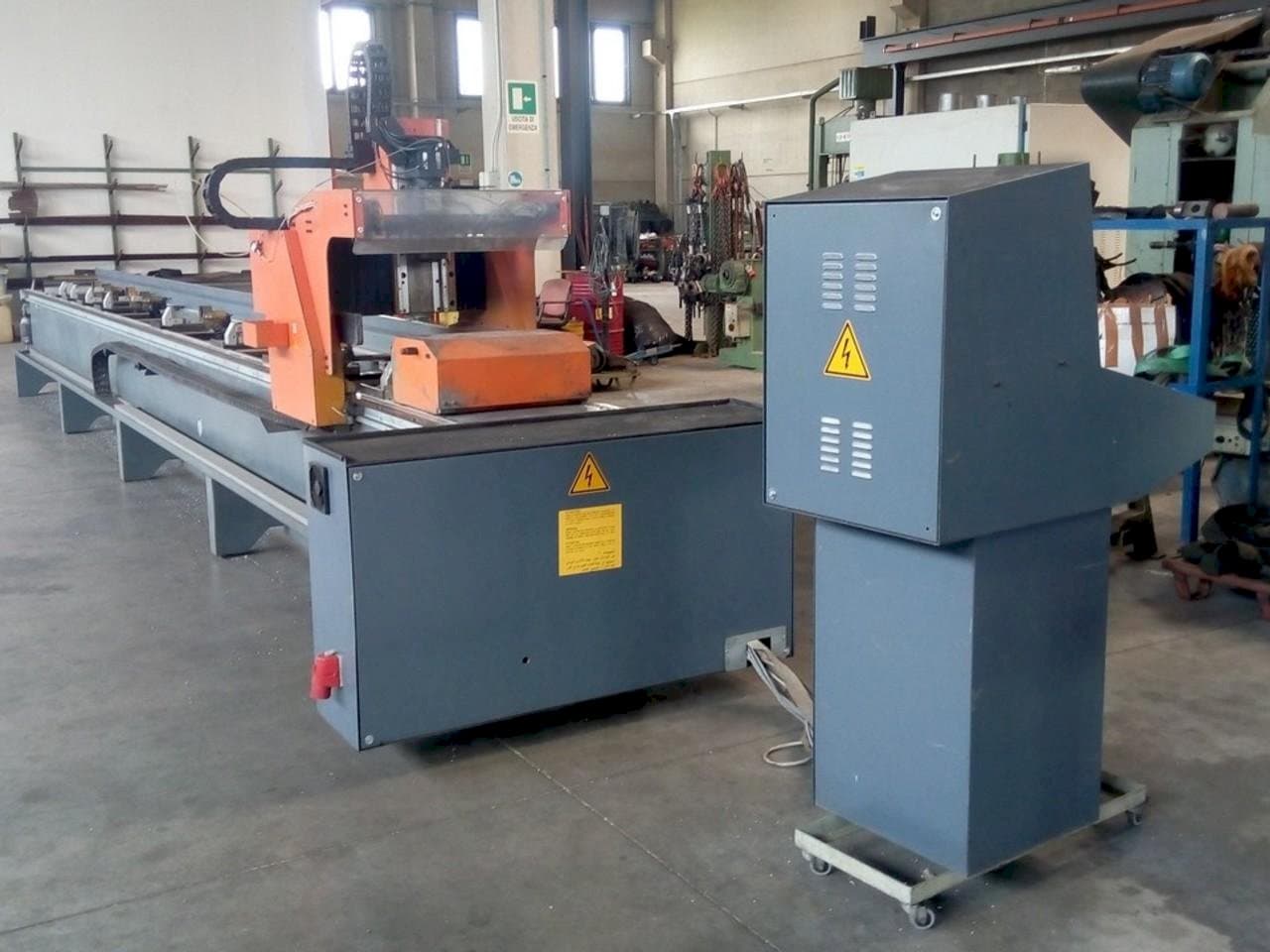 Prikaz stroja Tekna UT 426/3 sprijeda