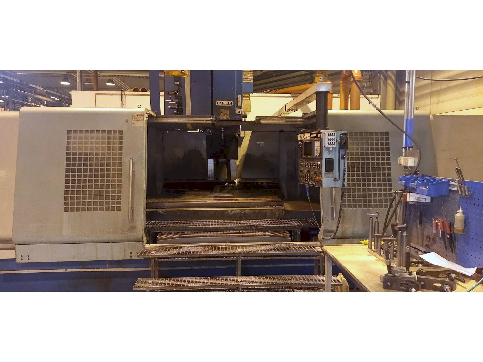 Prikaz stroja DAH LIH MCV 2600 sprijeda