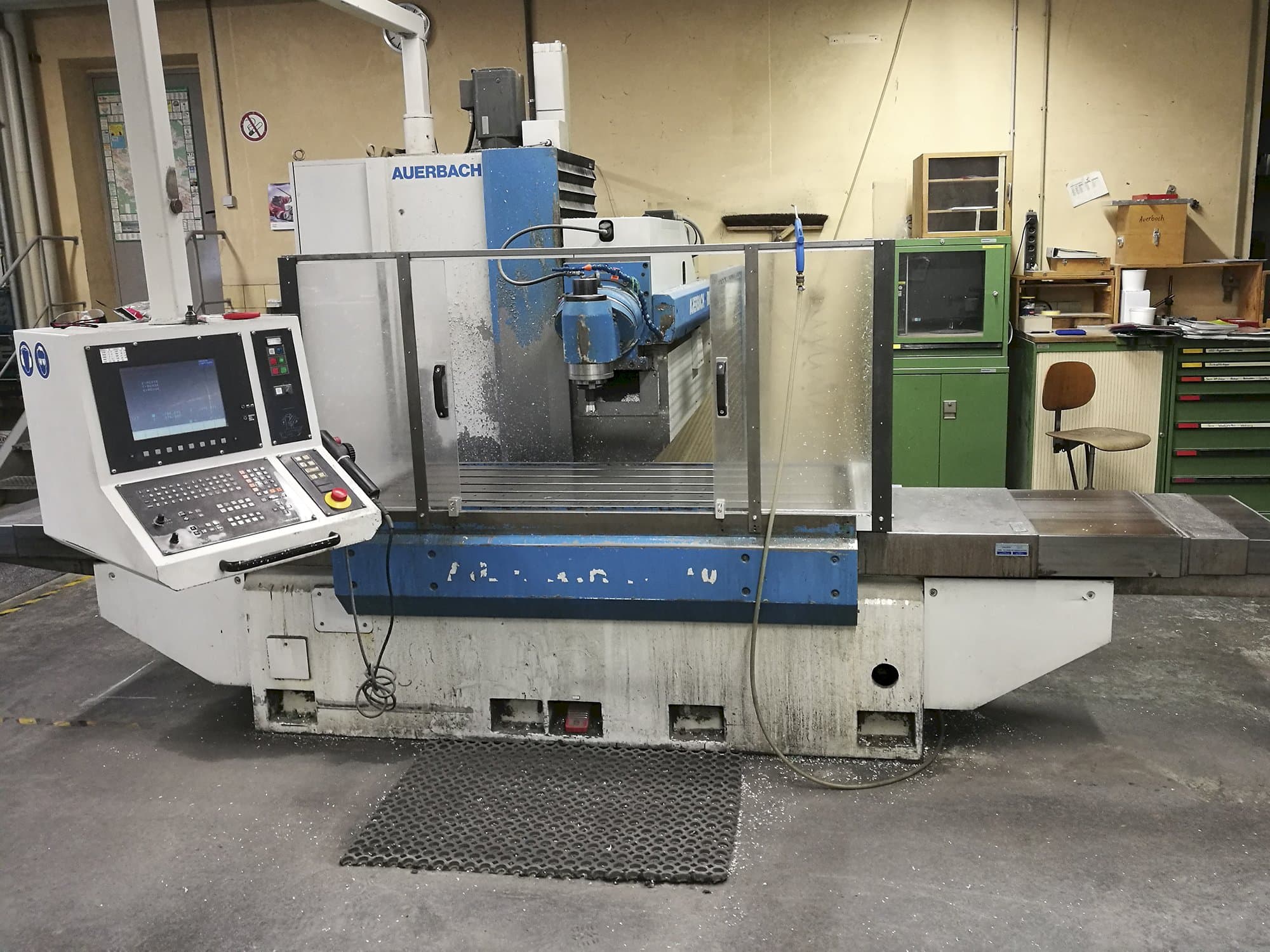 Prikaz  stroja Auerbach FBE 1500 sprijeda