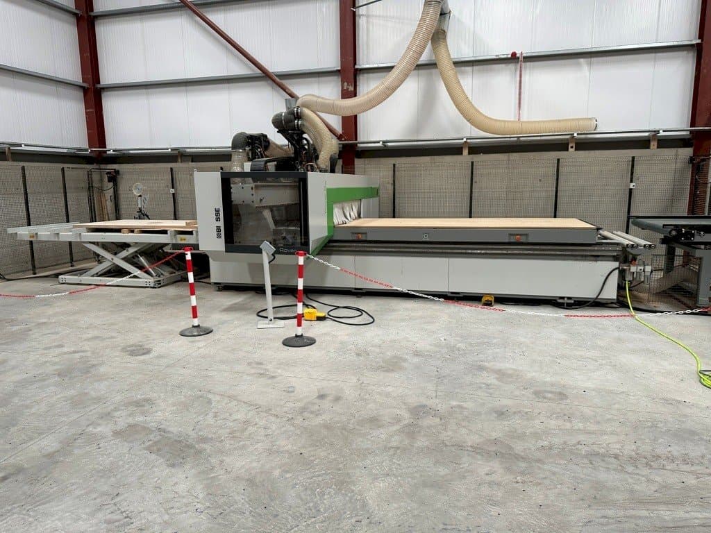 Prikaz stroja BIESSE sprijeda