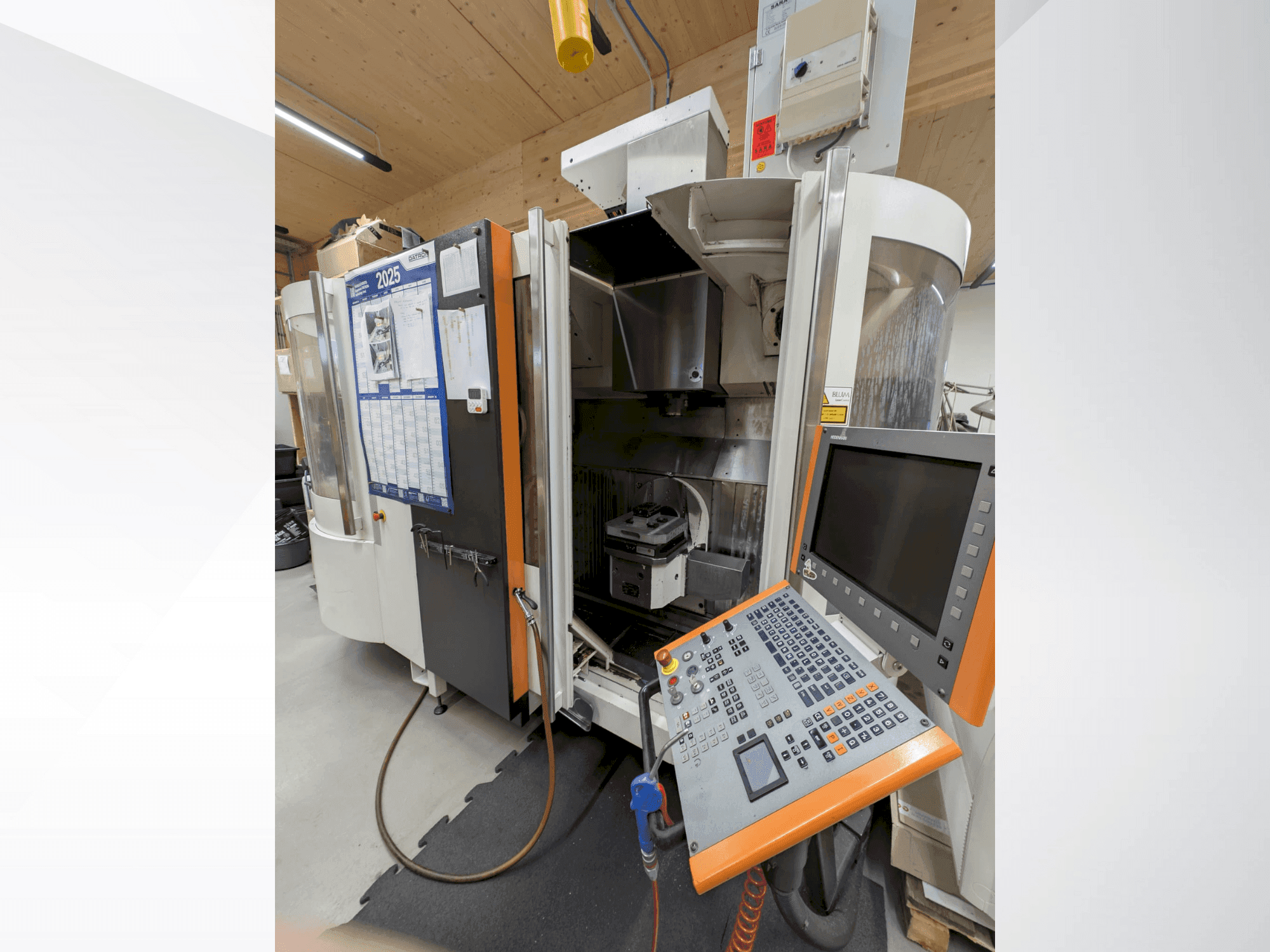 Prikaz stroja MIKRON UCP 600 Vario sprijeda