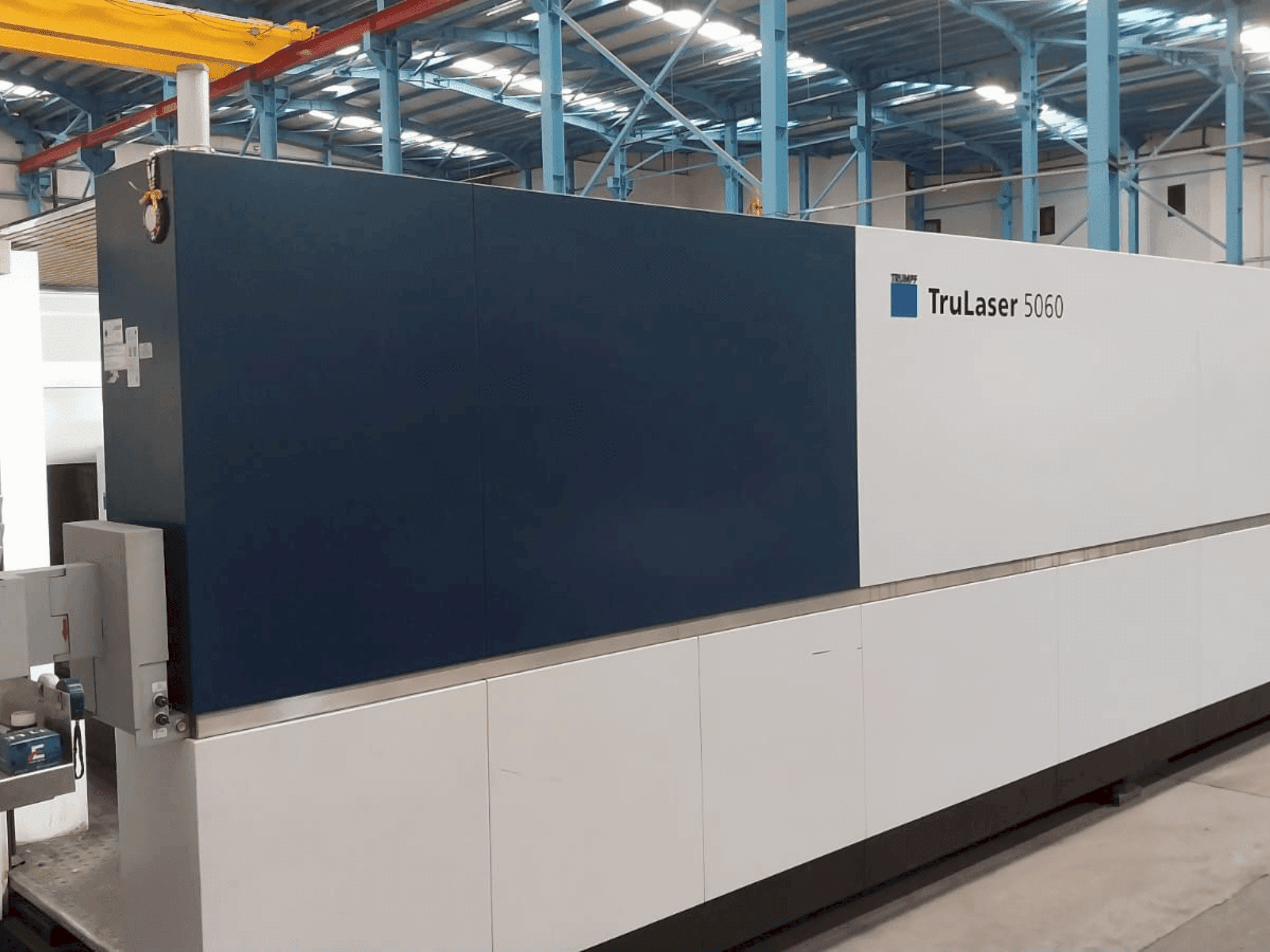 Prikaz  stroja TRUMPF TruLaser 5060 Fiber 10 kW  sprijeda