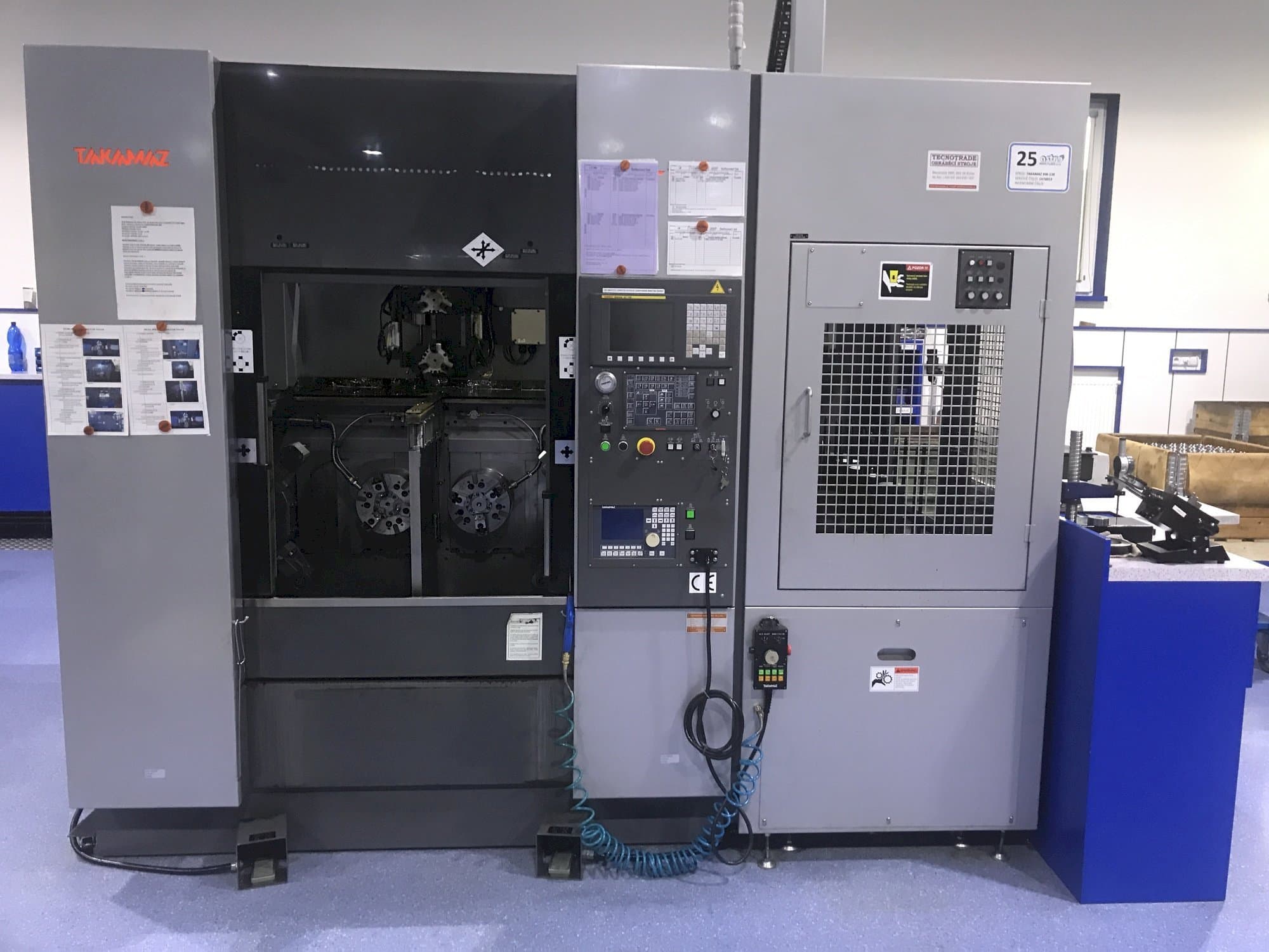 Prikaz stroja Takamaz XW-130 sprijeda