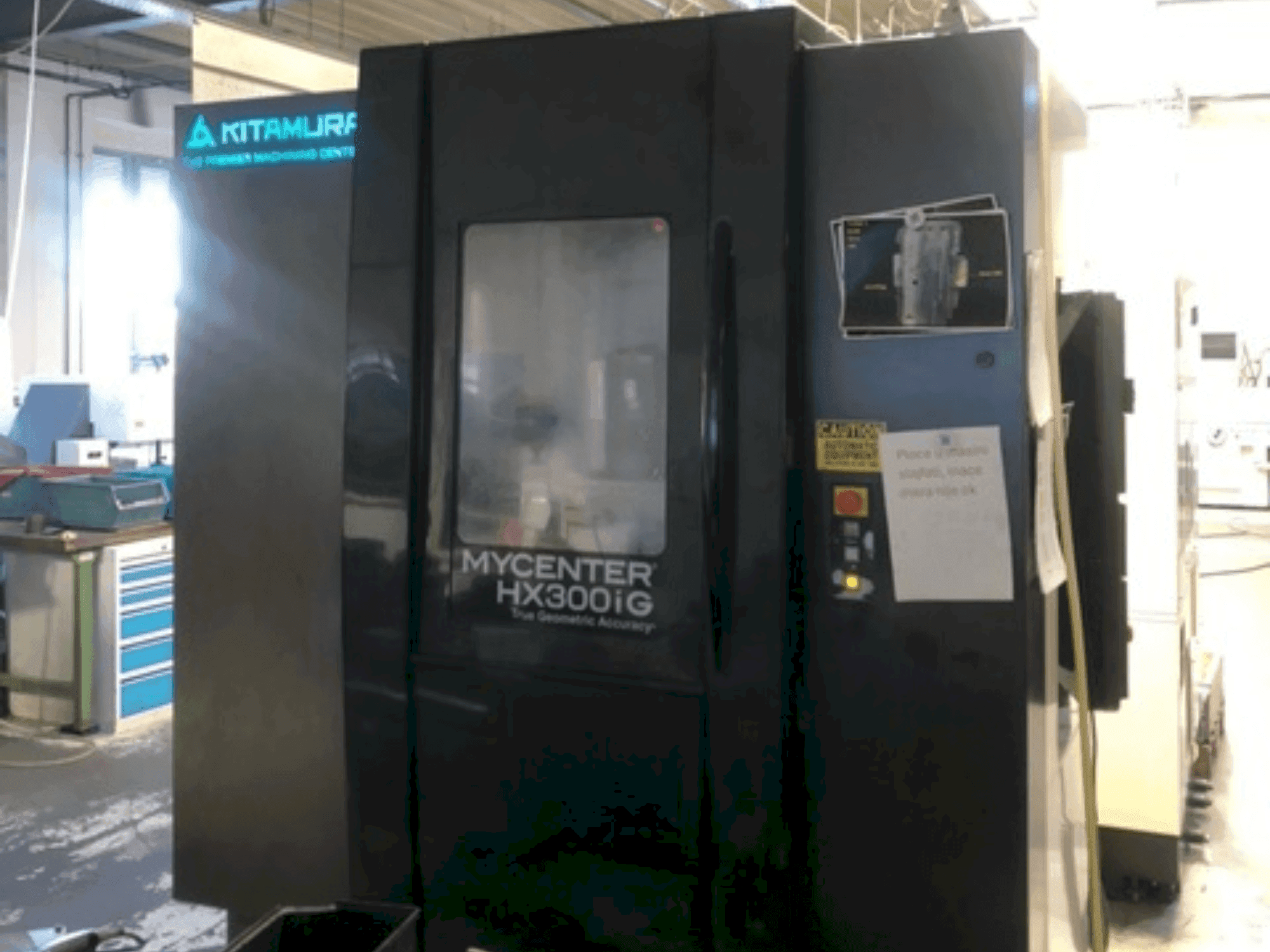 Prikaz stroja Kitamura HX300iG sprijeda