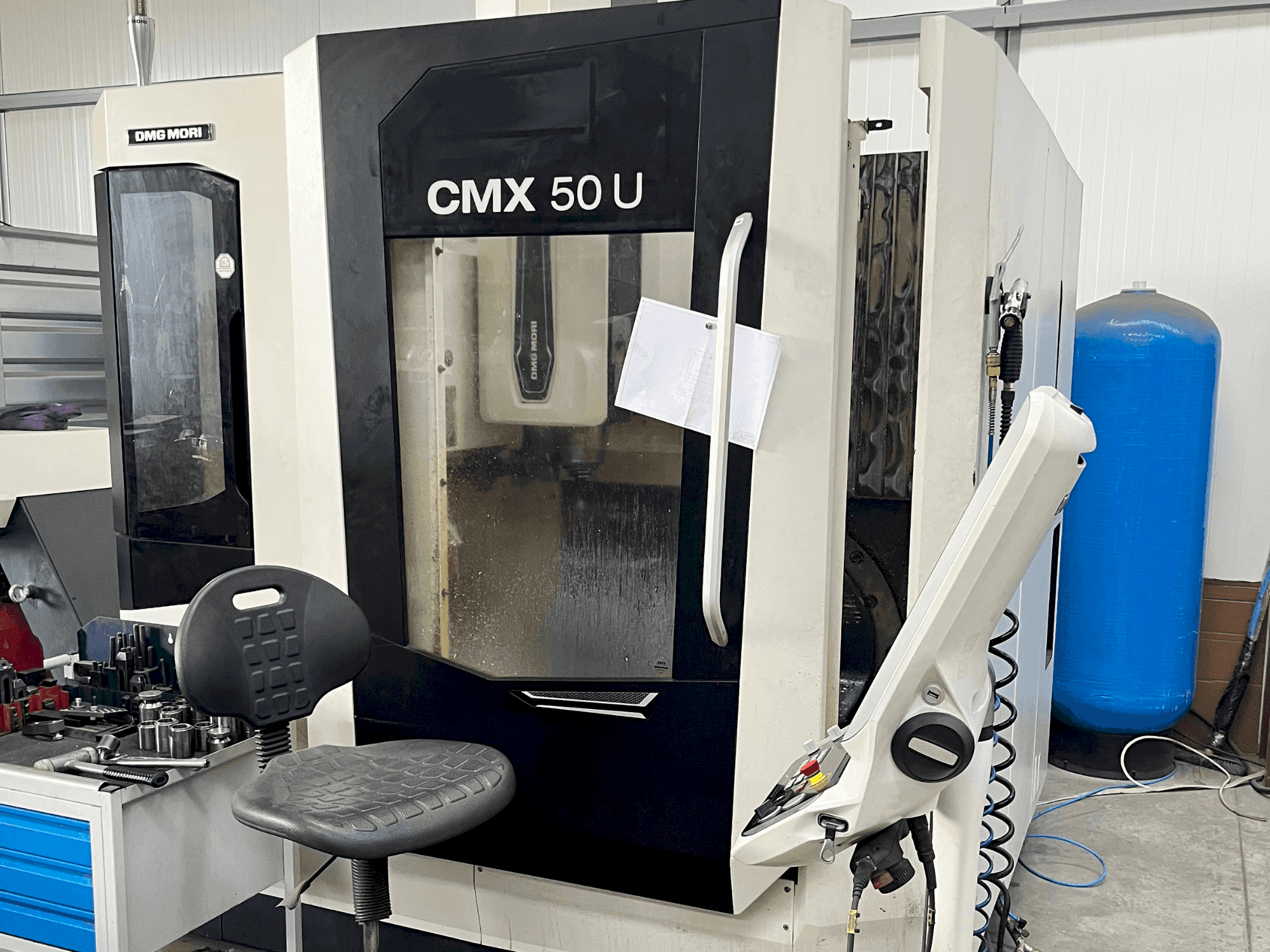 Prikaz stroja DMG MORI CMX 50 U sprijeda