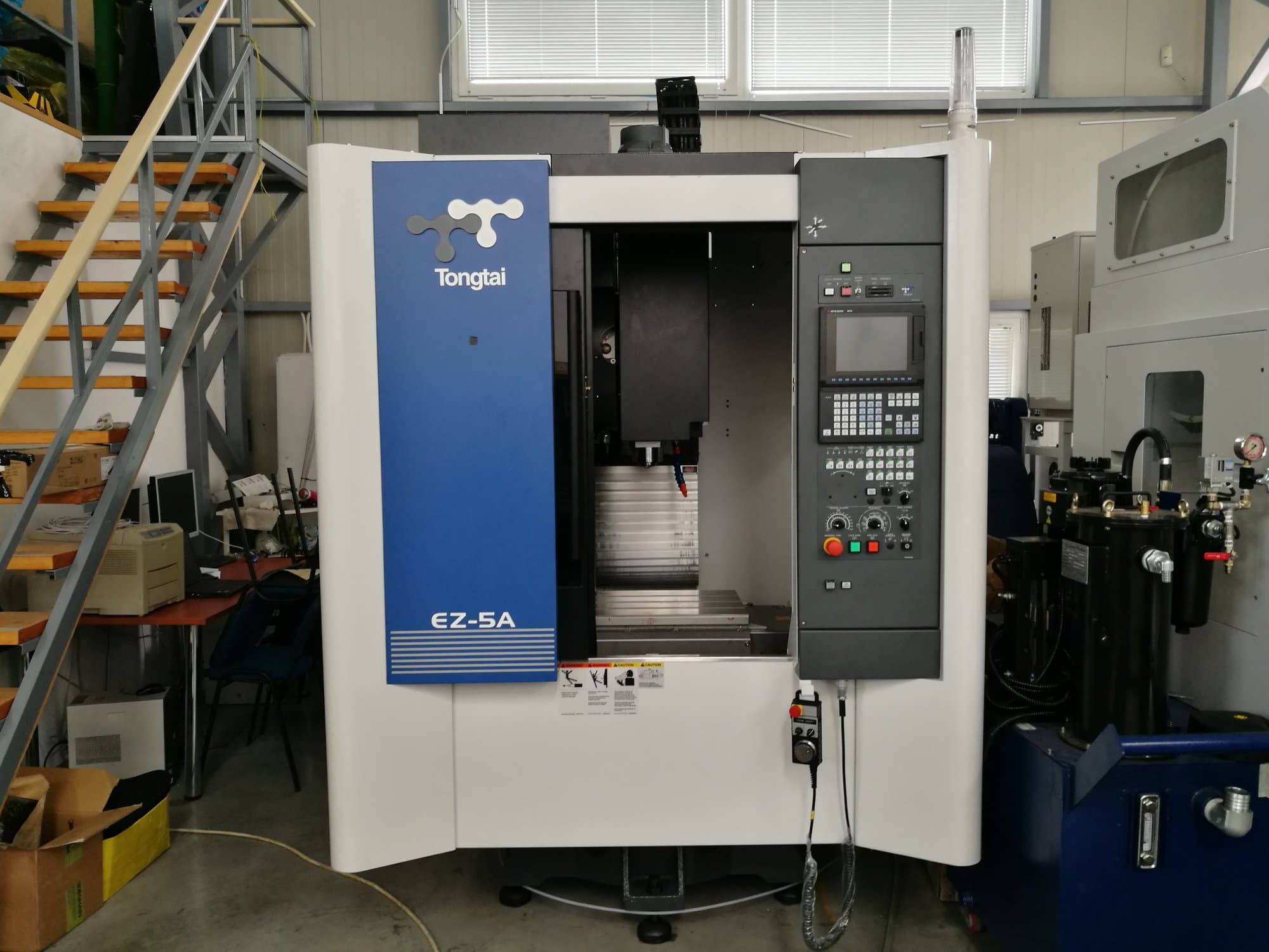 Prikaz stroja Tongtai EZ-5A sprijeda