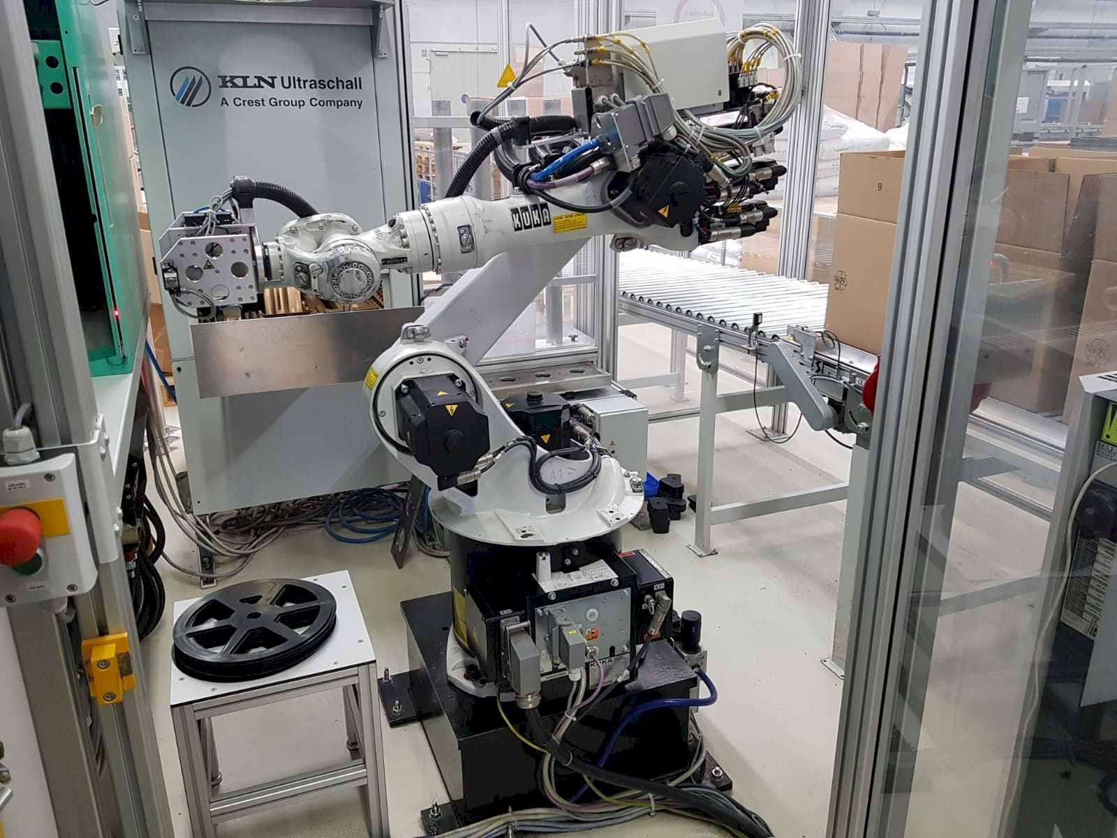 Prikaz stroja KUKA KR 16 sprijeda