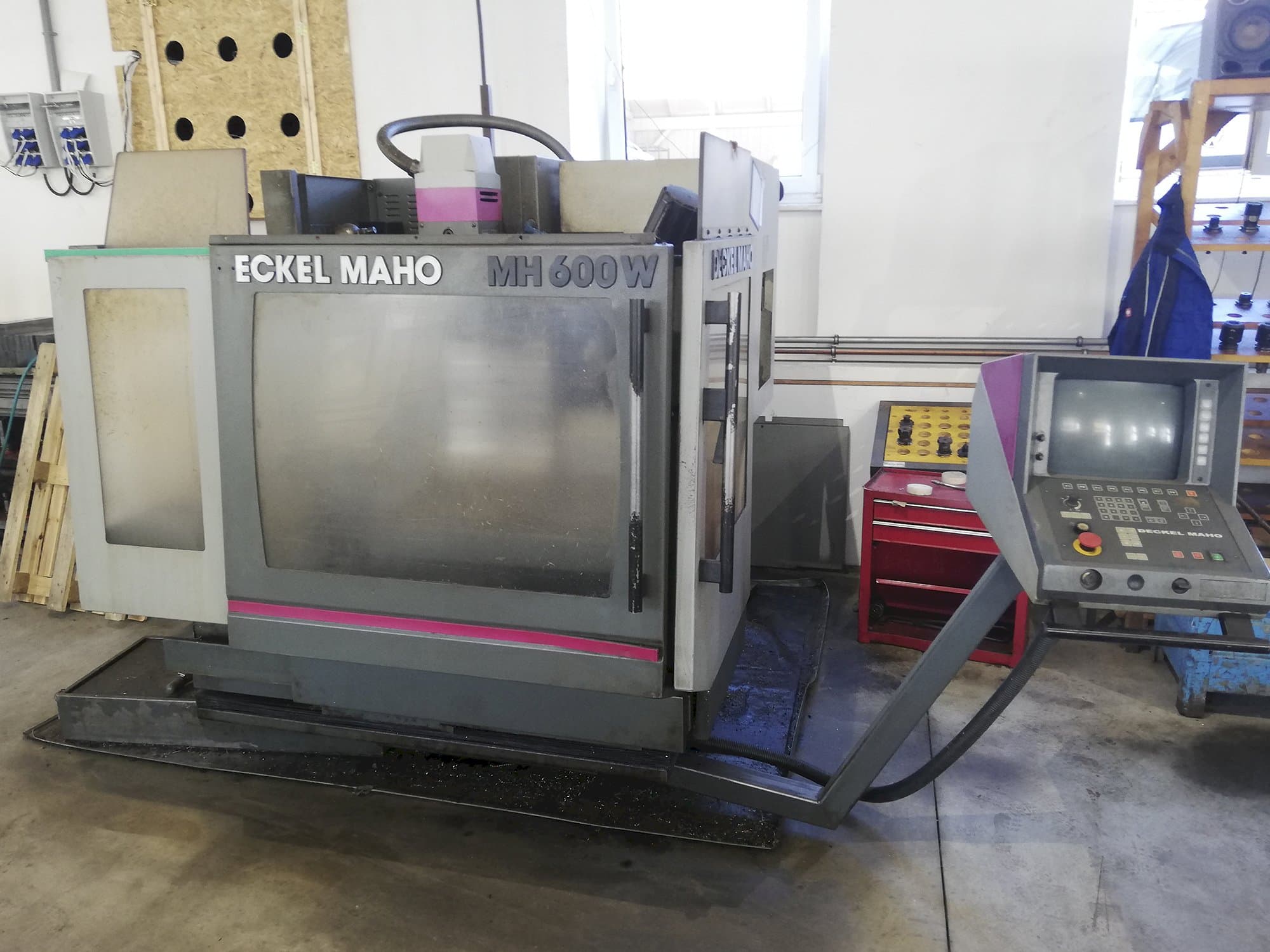 Prikaz stroja DECKEL MAHO MH 600 W sprijeda