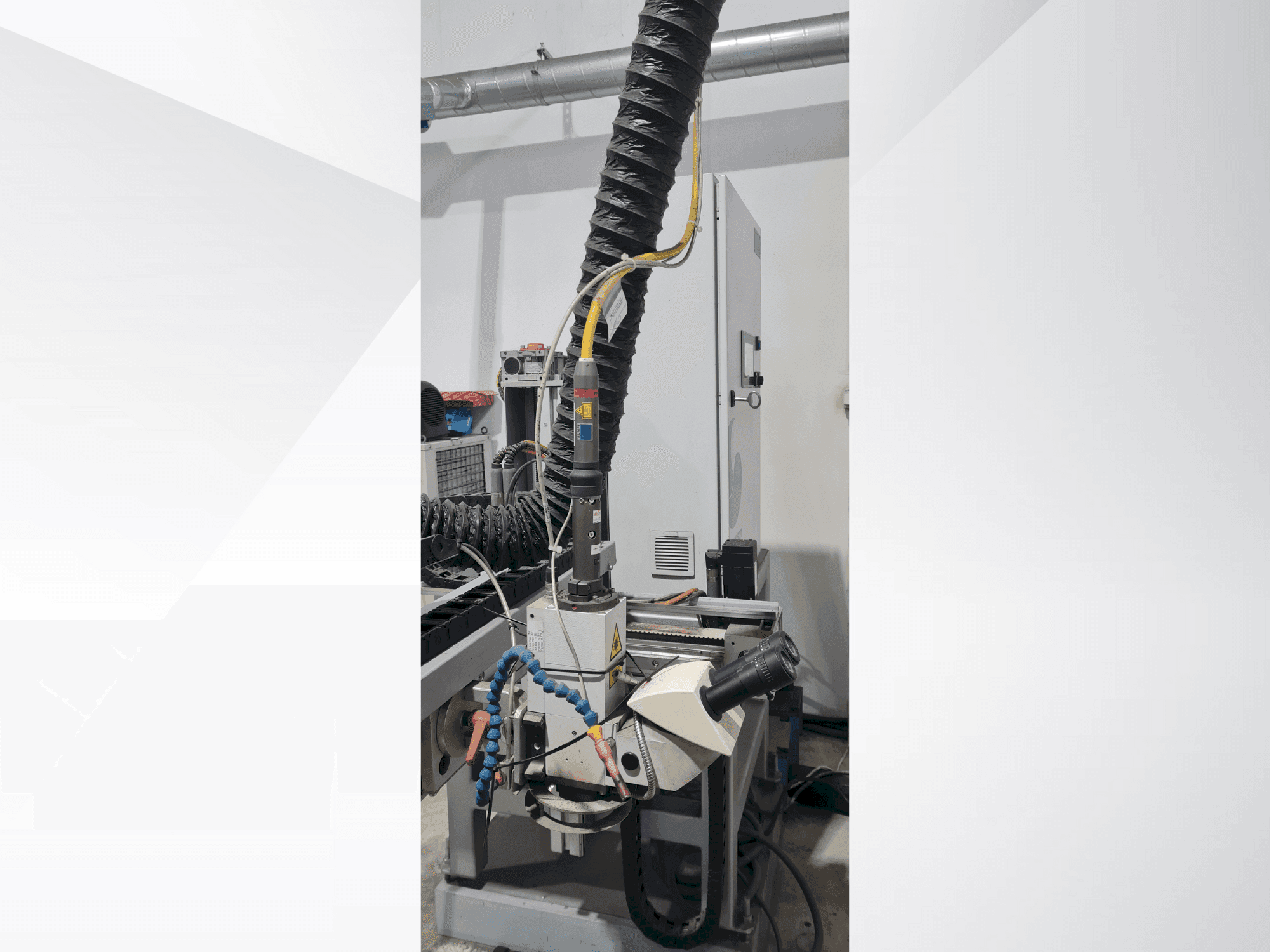 Prikaz stroja TRUMPF TRUPULSE 304 sprijeda