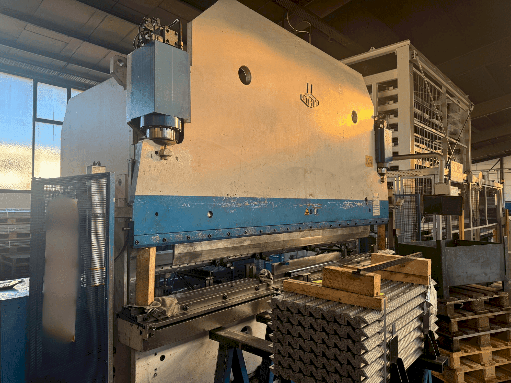 Prikaz  stroja EHT EHPS 15-40  sprijeda