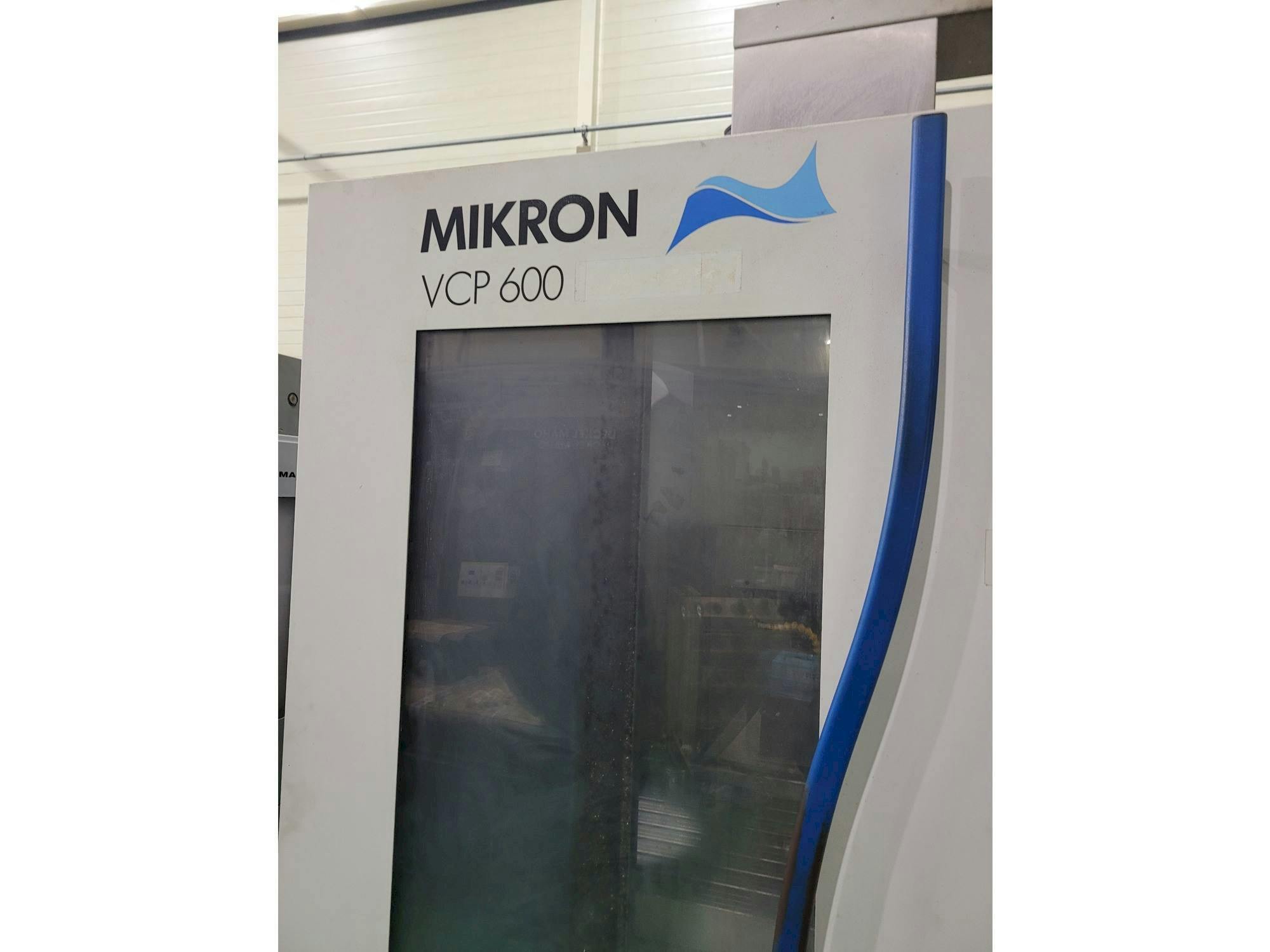 Prikaz  stroja MIKRON VCP 600  sprijeda