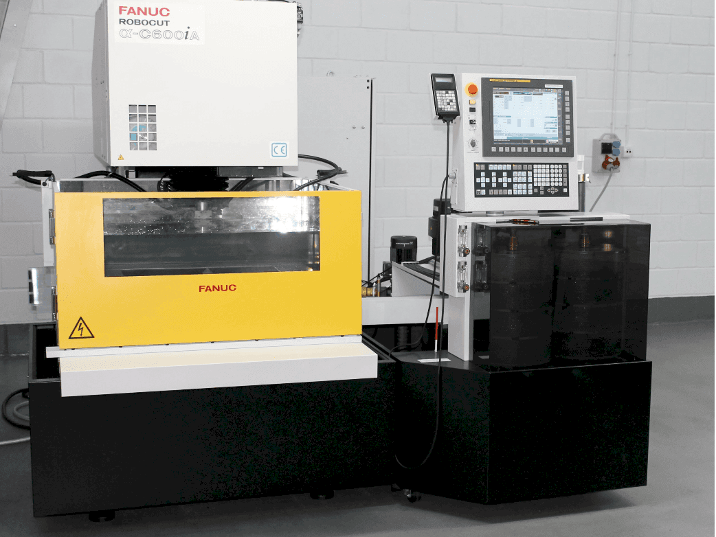 Prikaz stroja FANUC RoboCut Alfa C600iA sprijeda