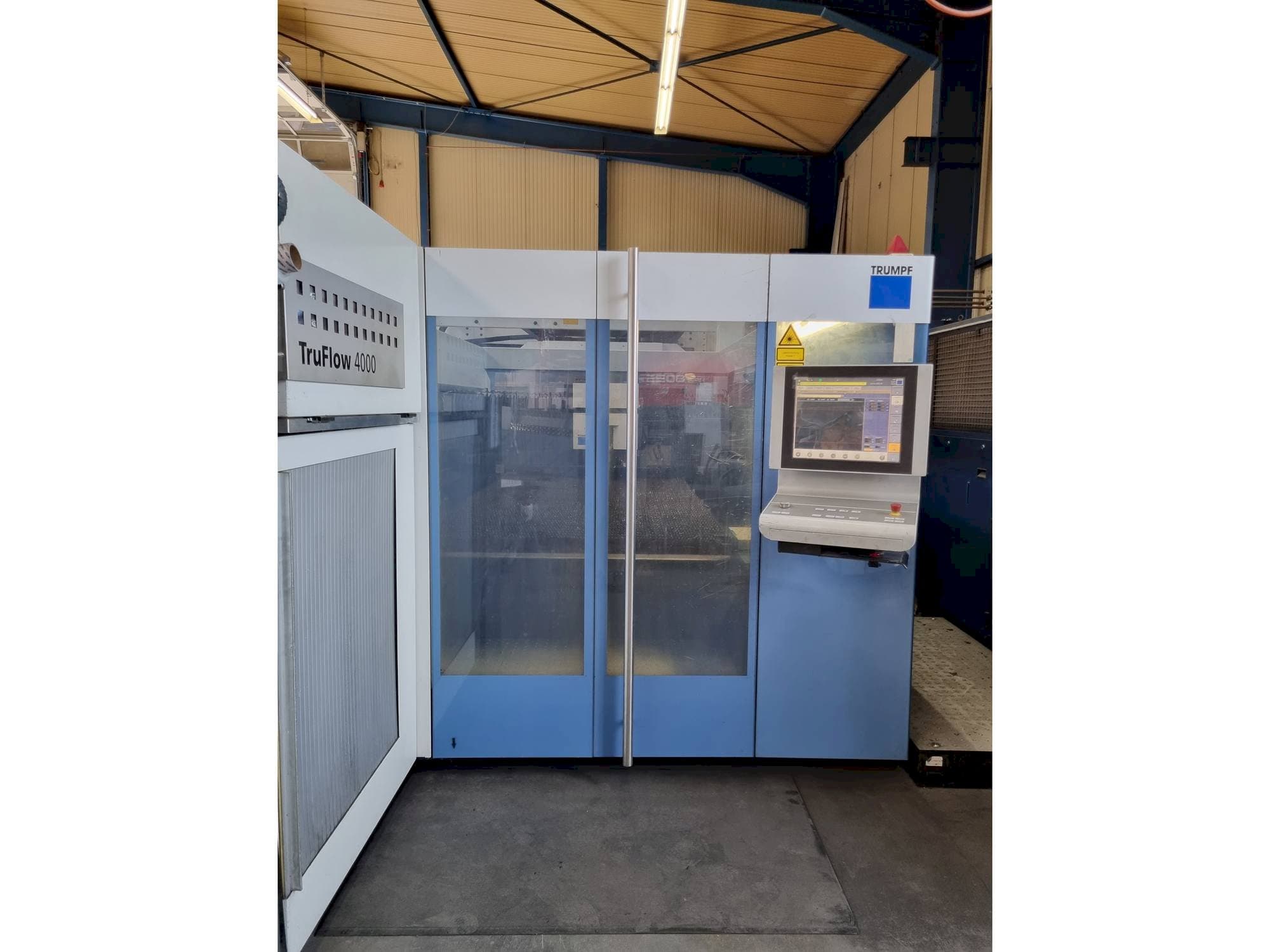 Prikaz stroja Trumpf TruLaser 3030 sprijeda
