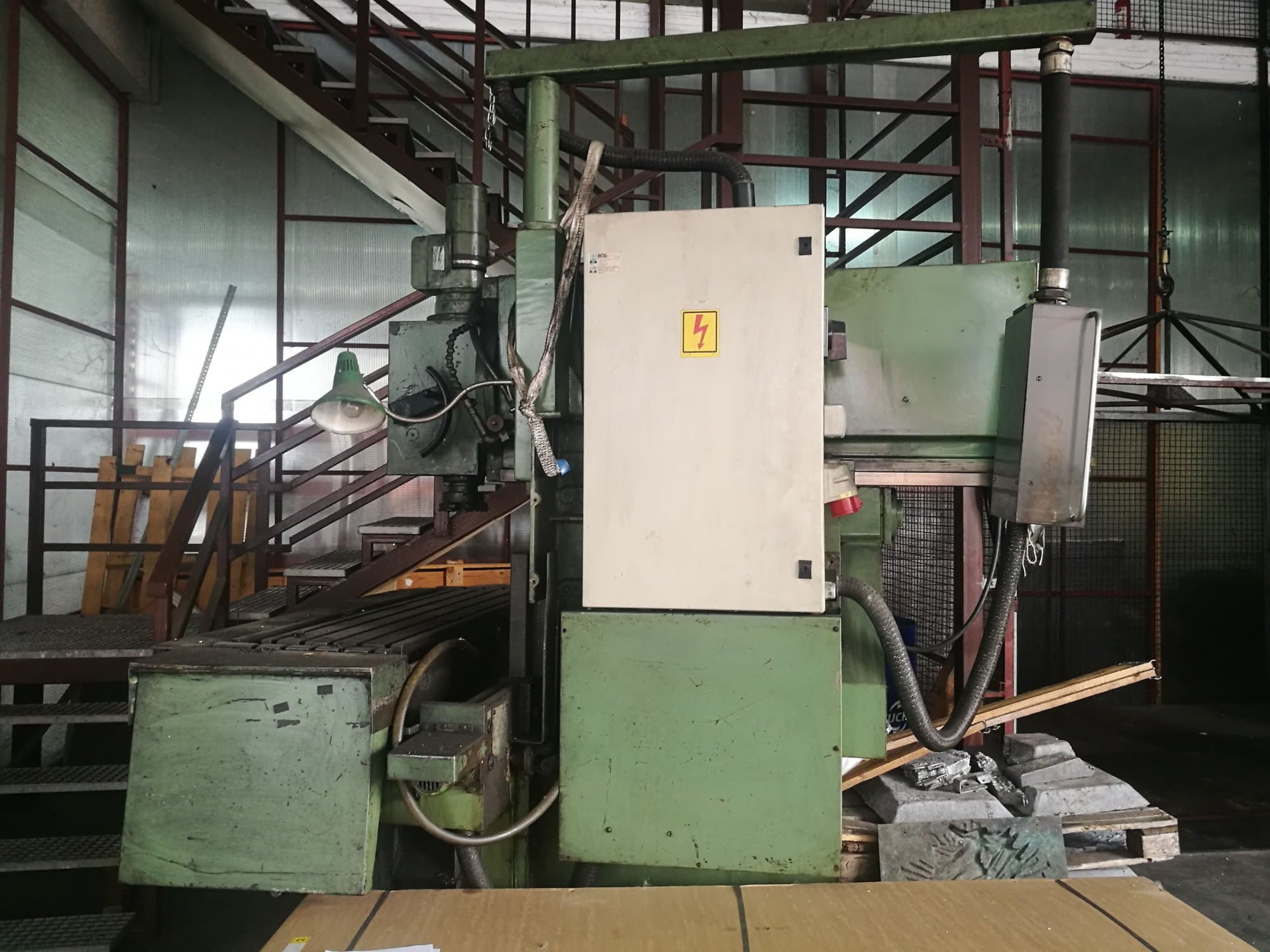 Prikaz desne strane stroja Prvomajska GUK 2