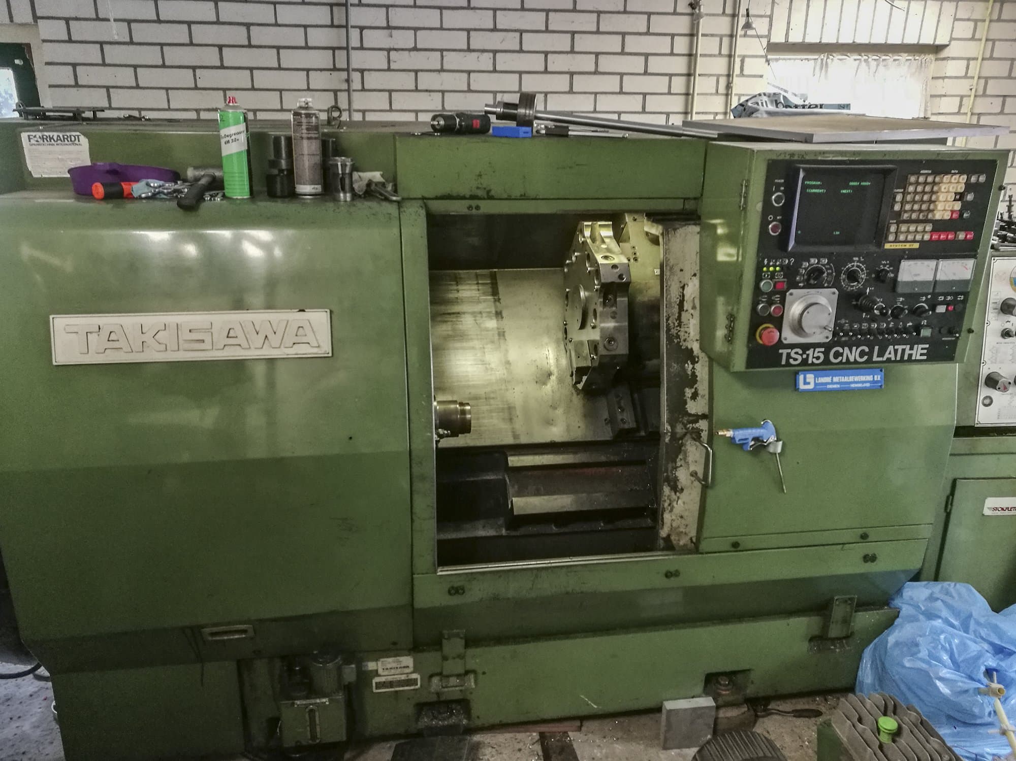 Prikaz stroja Takisawa TS-15 sprijeda