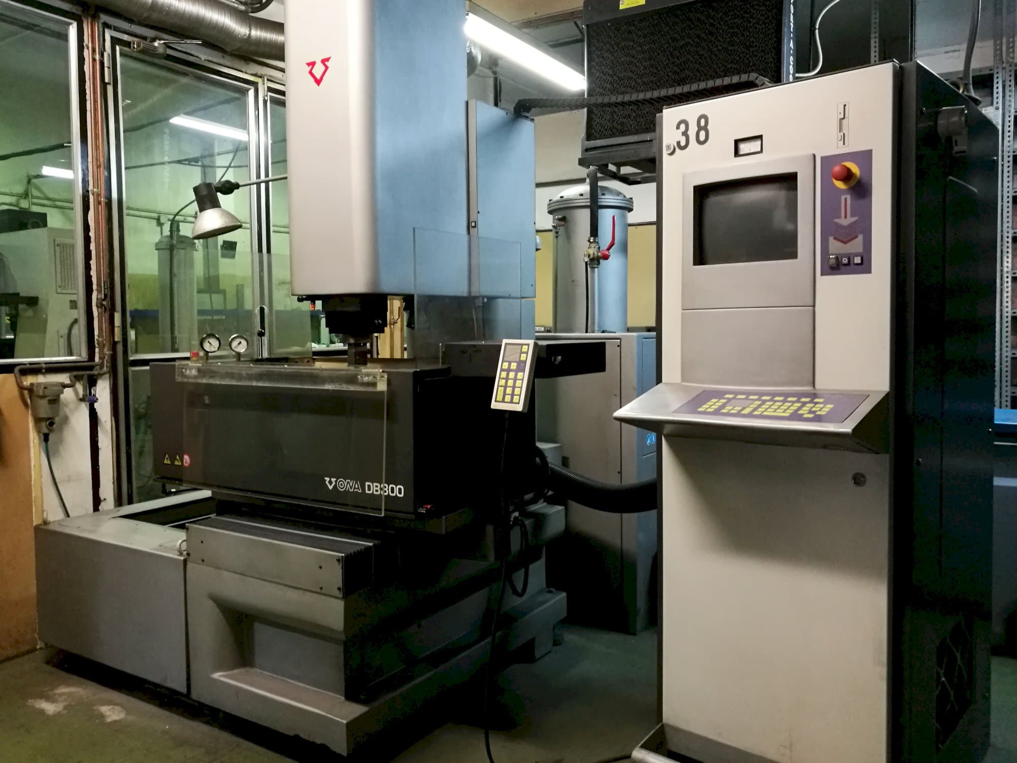 Prikaz stroja ONA DB300 zdesna