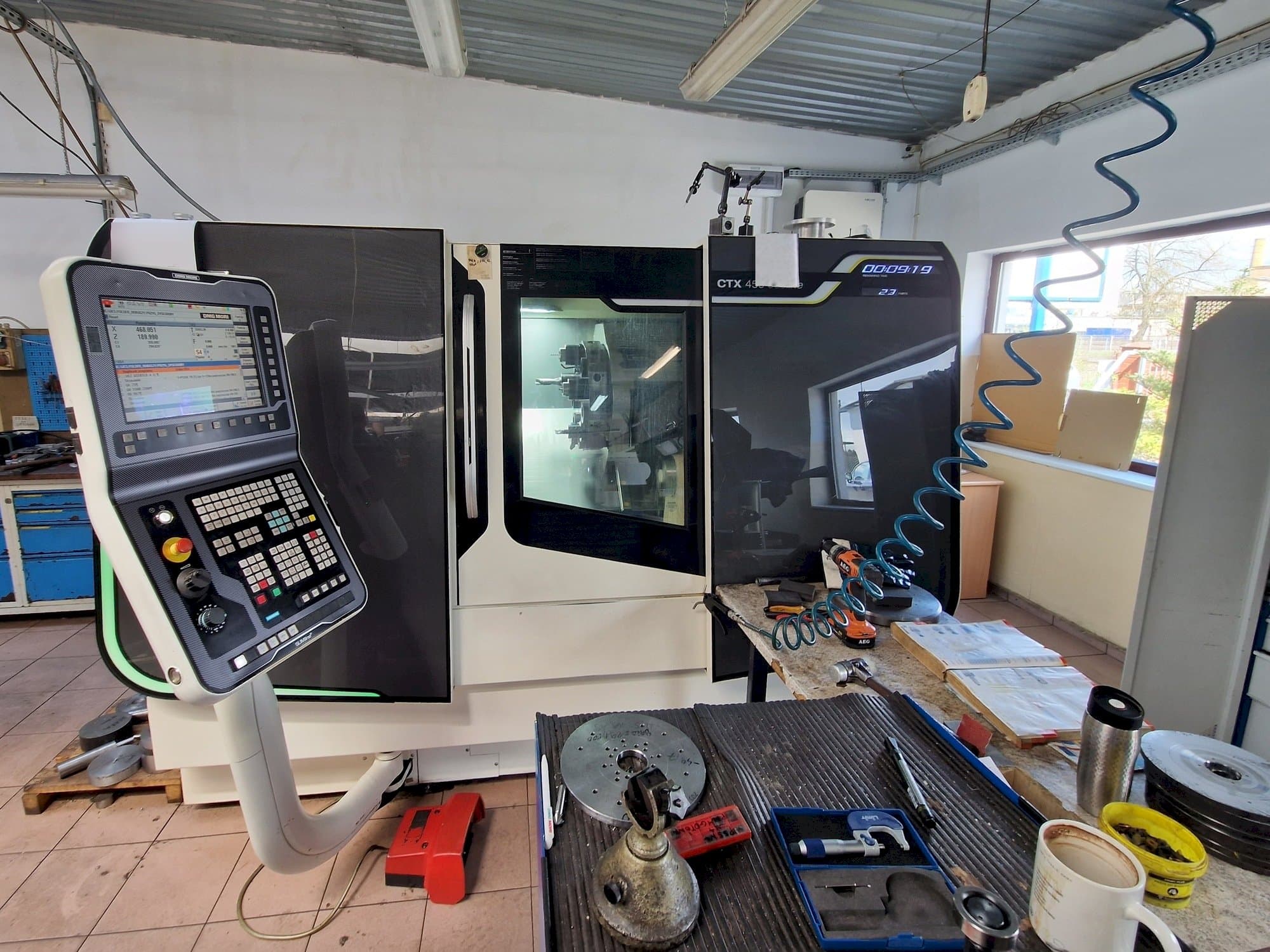 Prikaz  stroja DMG MORI CTX 450 ecoline  sprijeda