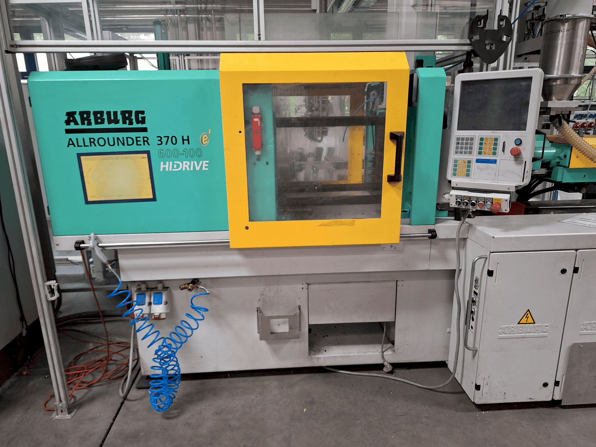 Prikaz stroja Arburg Allrounder 370 H 600-100 sprijeda
