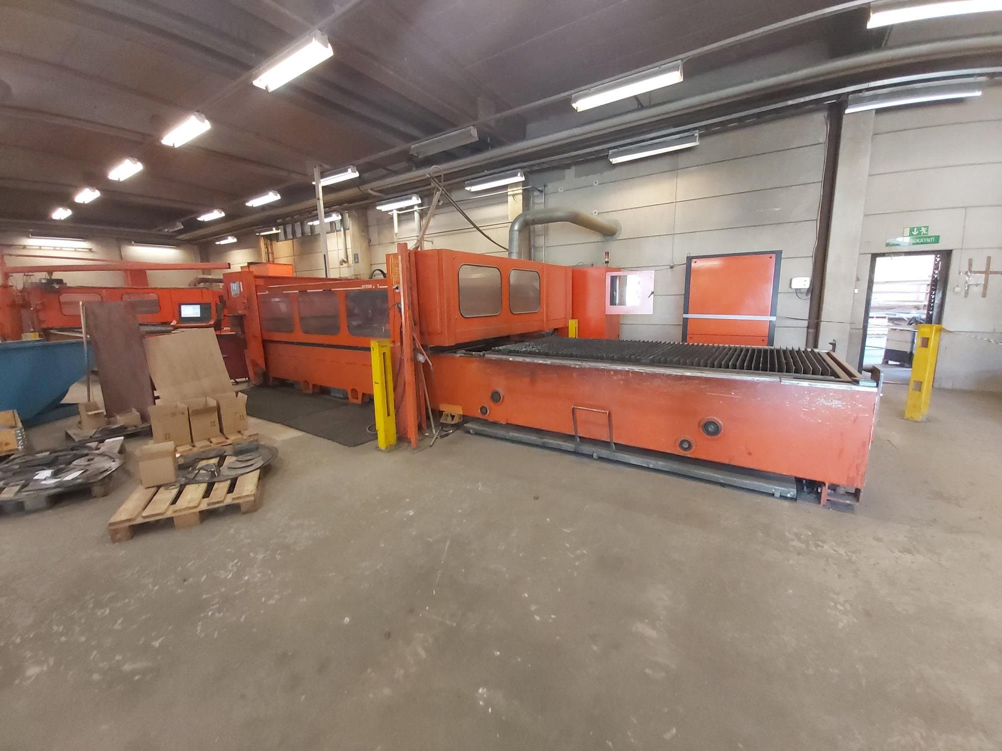 Prikaz stroja Bystronic BTL 3015 sprijeda