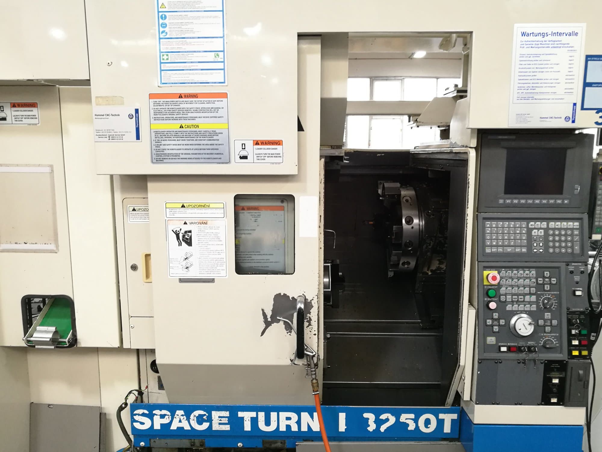 Prikaz stroja Okuma SPACE TURN LB250T sprijeda