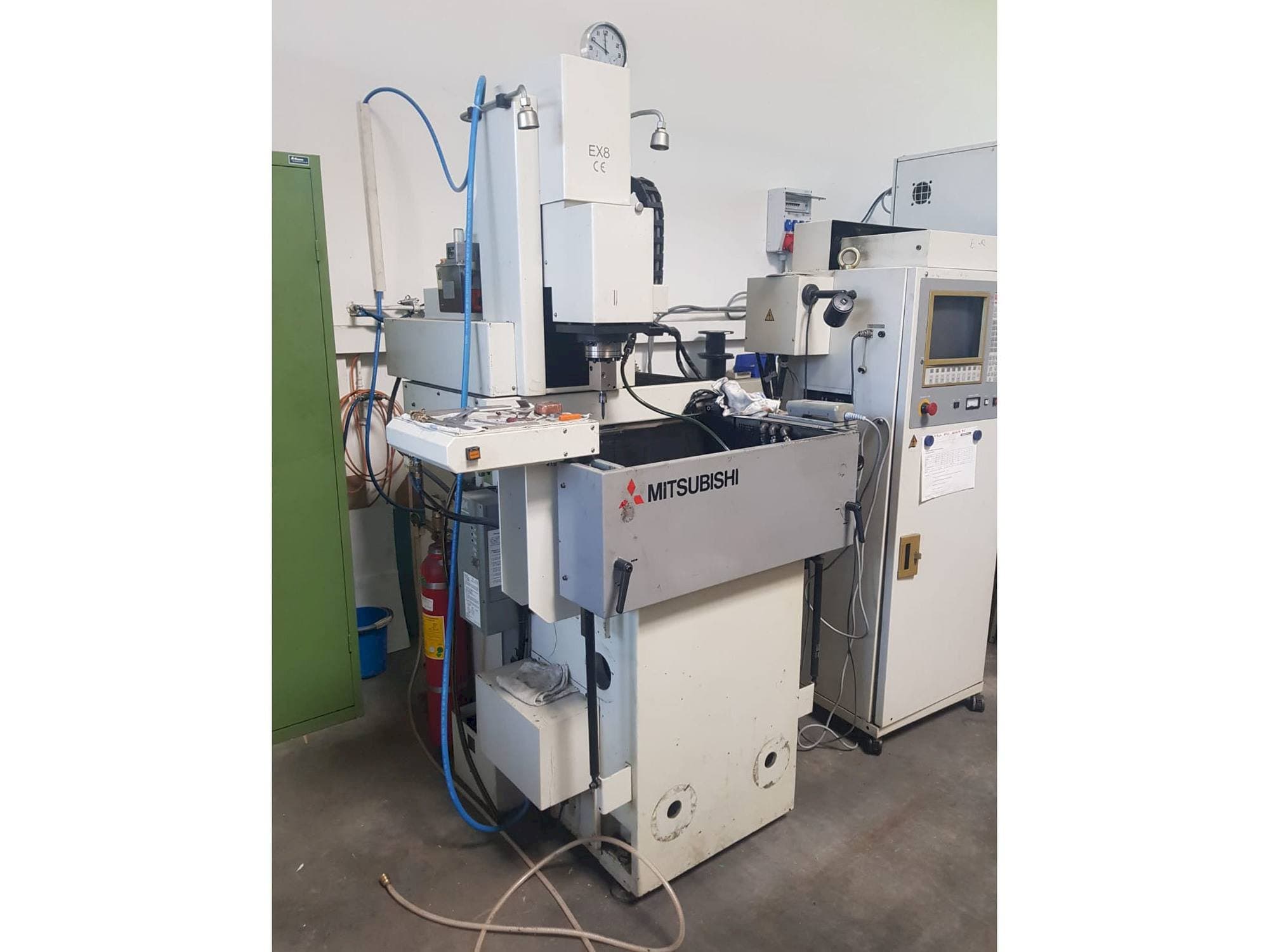 Prikaz stroja Mitsubishi EX 8 sprijeda