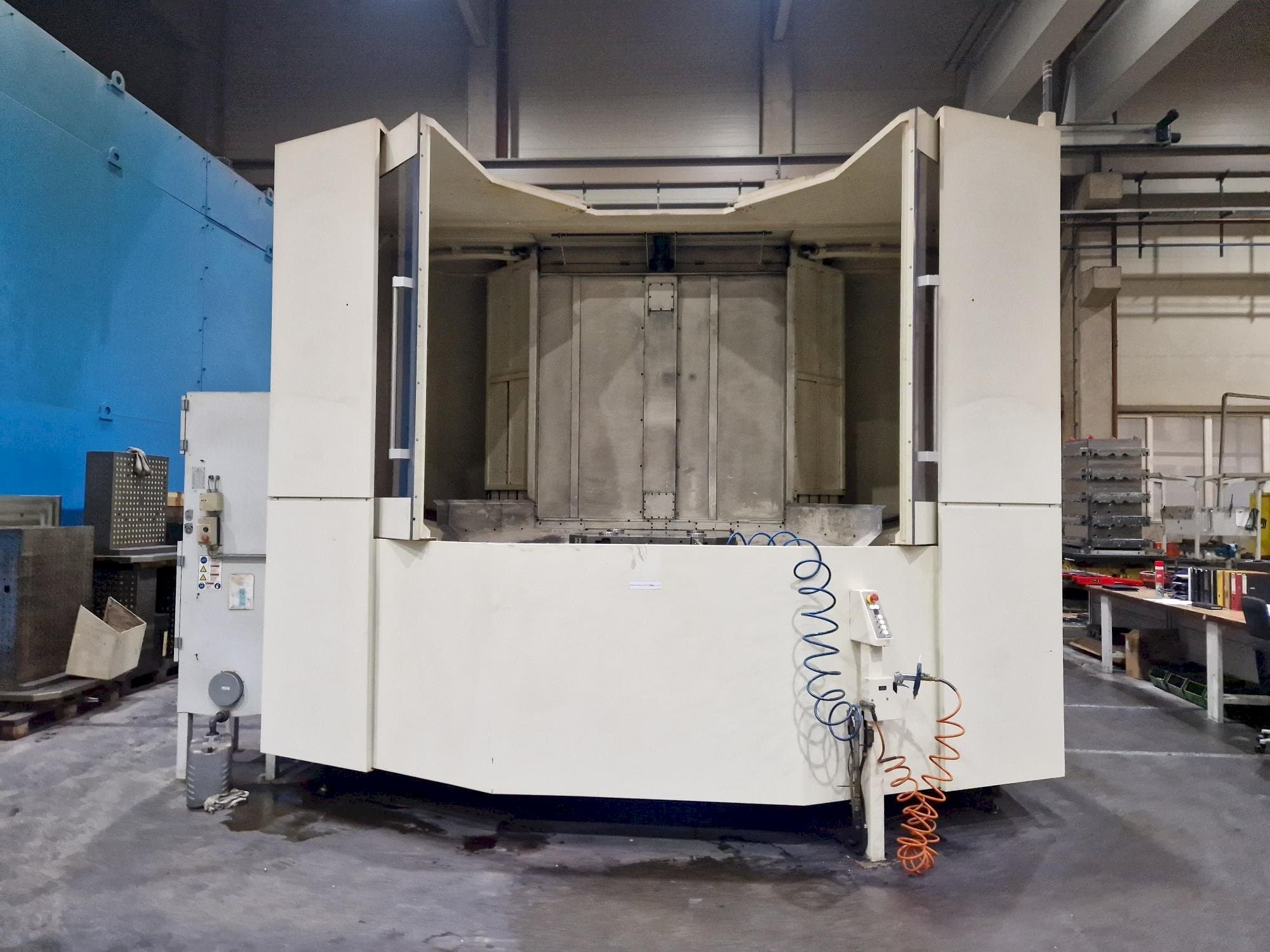 Prikaz stroja Makino a120nx sprijeda