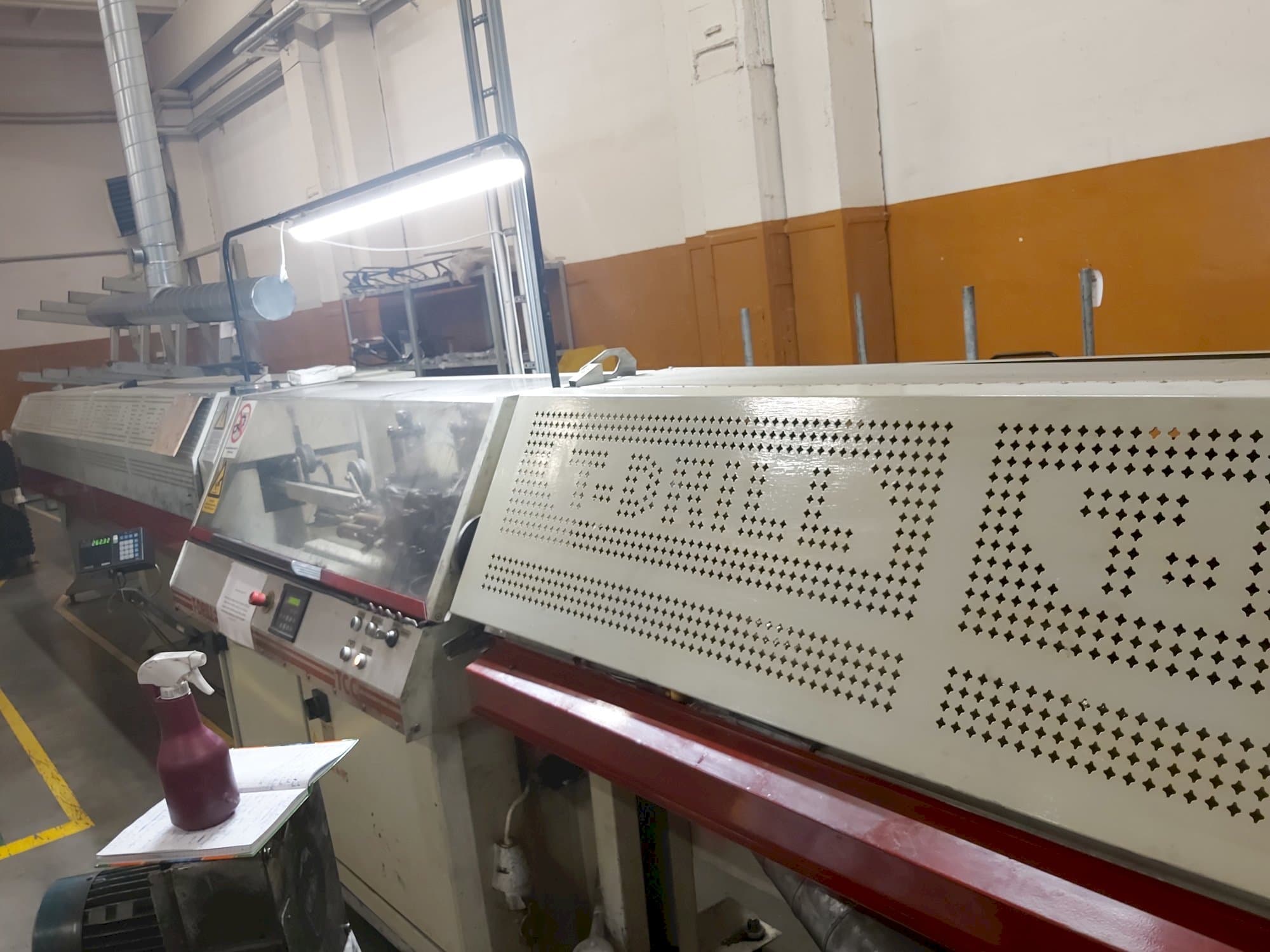 Prikaz desne strane stroja T-DRILL TCC-50+RL4000+RCT2000