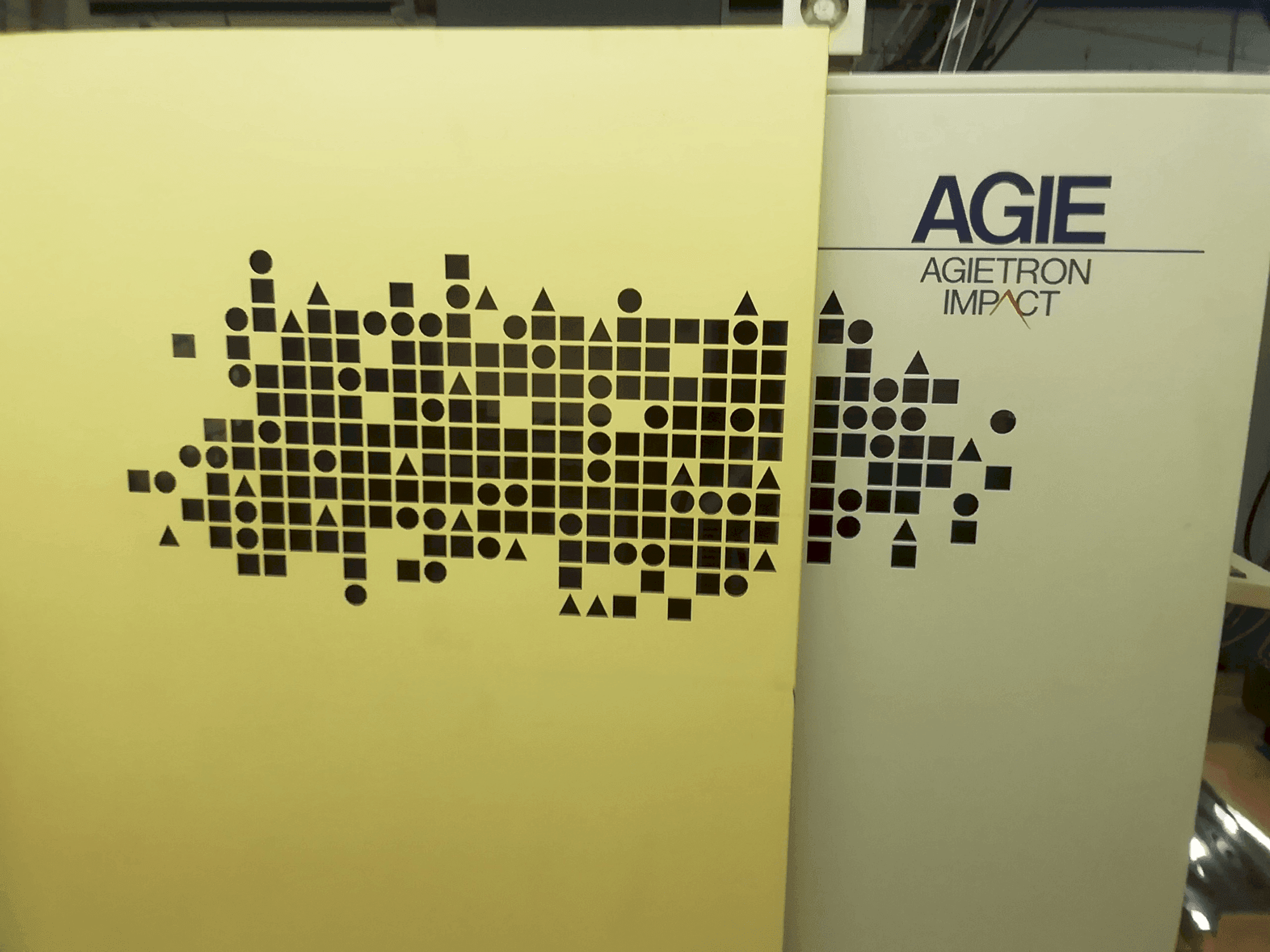 Prikaz stroja AGIE Agierten Impact 2 sprijeda