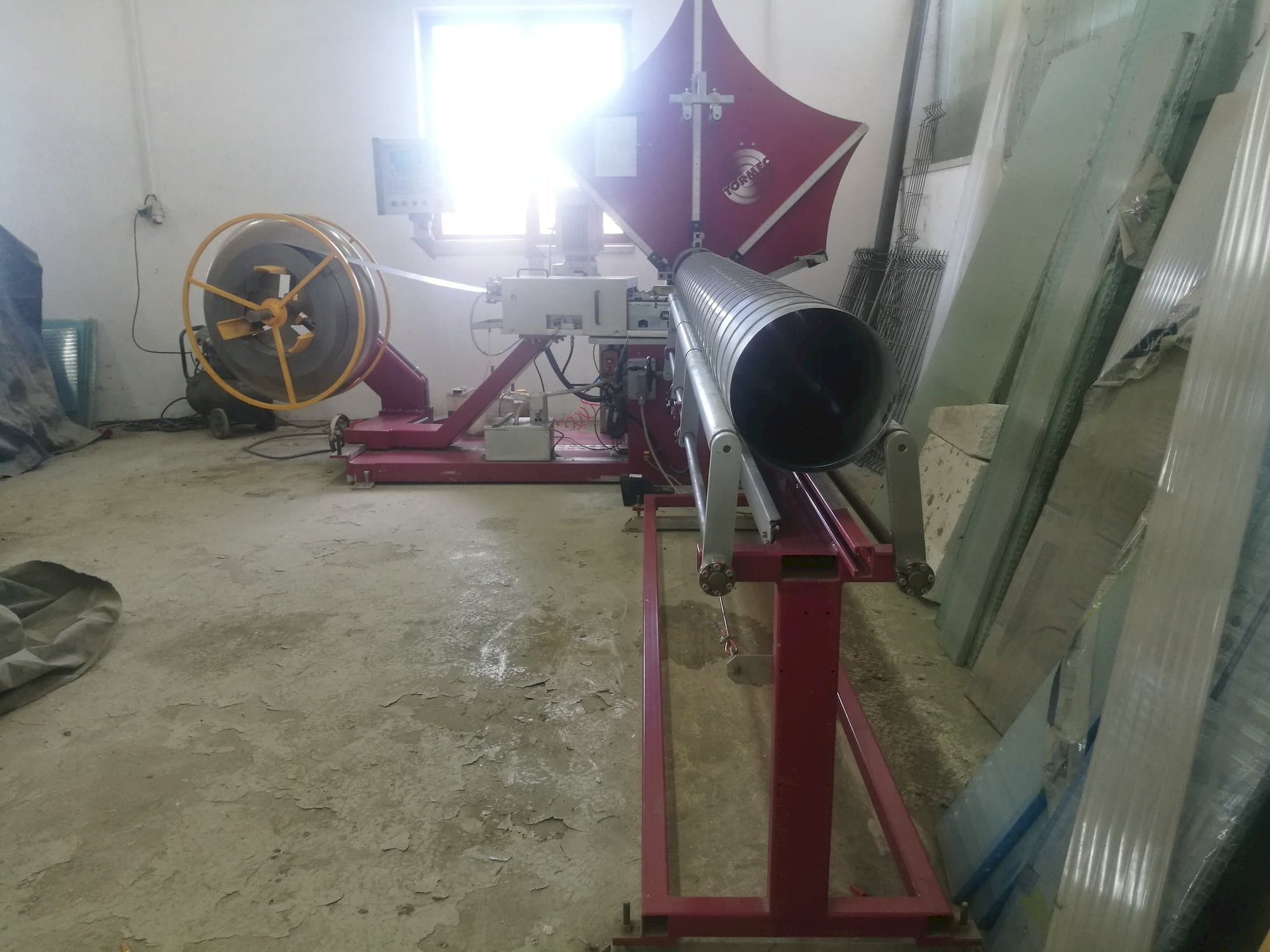 Prikaz stroja Tormec Tubo-S sprijeda