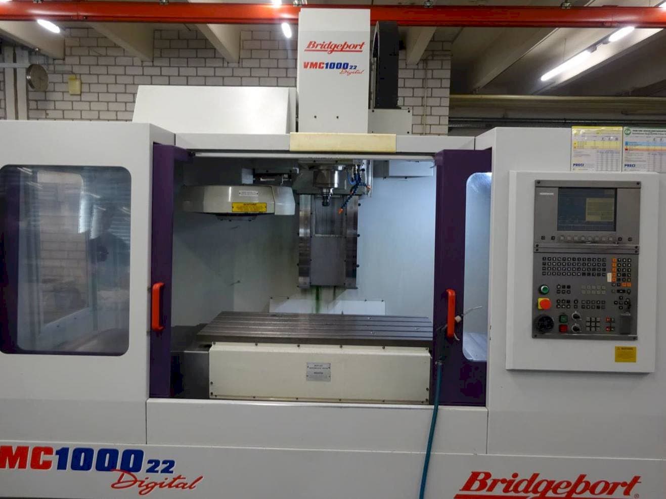 Prikaz stroja Bridgeport VMC1000-22 sprijeda