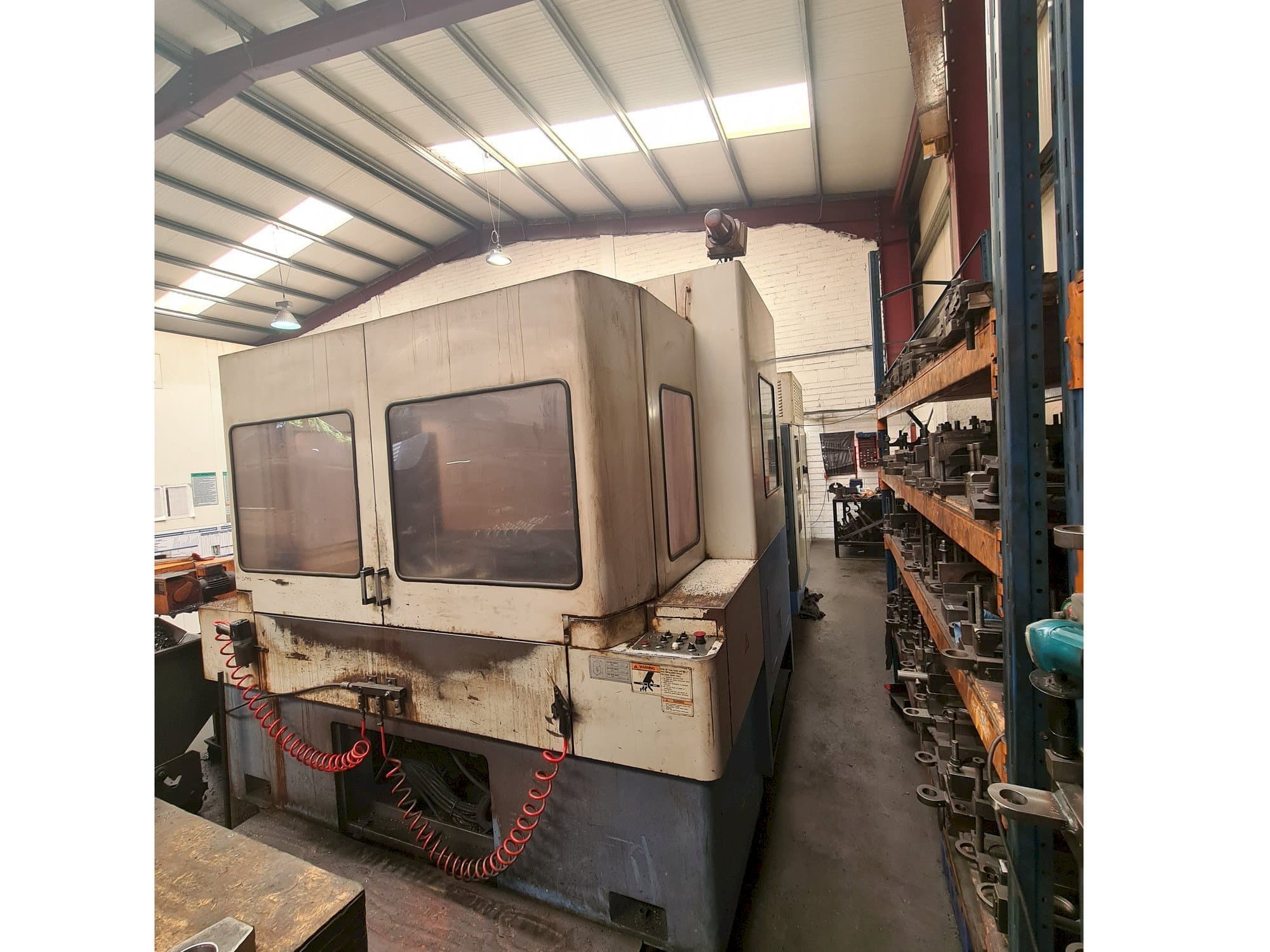Prikaz stroja Mazak H630NX sprijeda