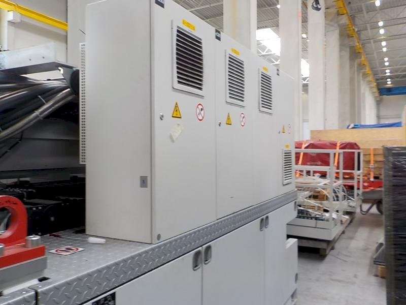 Prikaz stroja Krauss Maffei 1600/6100 MX sprijeda