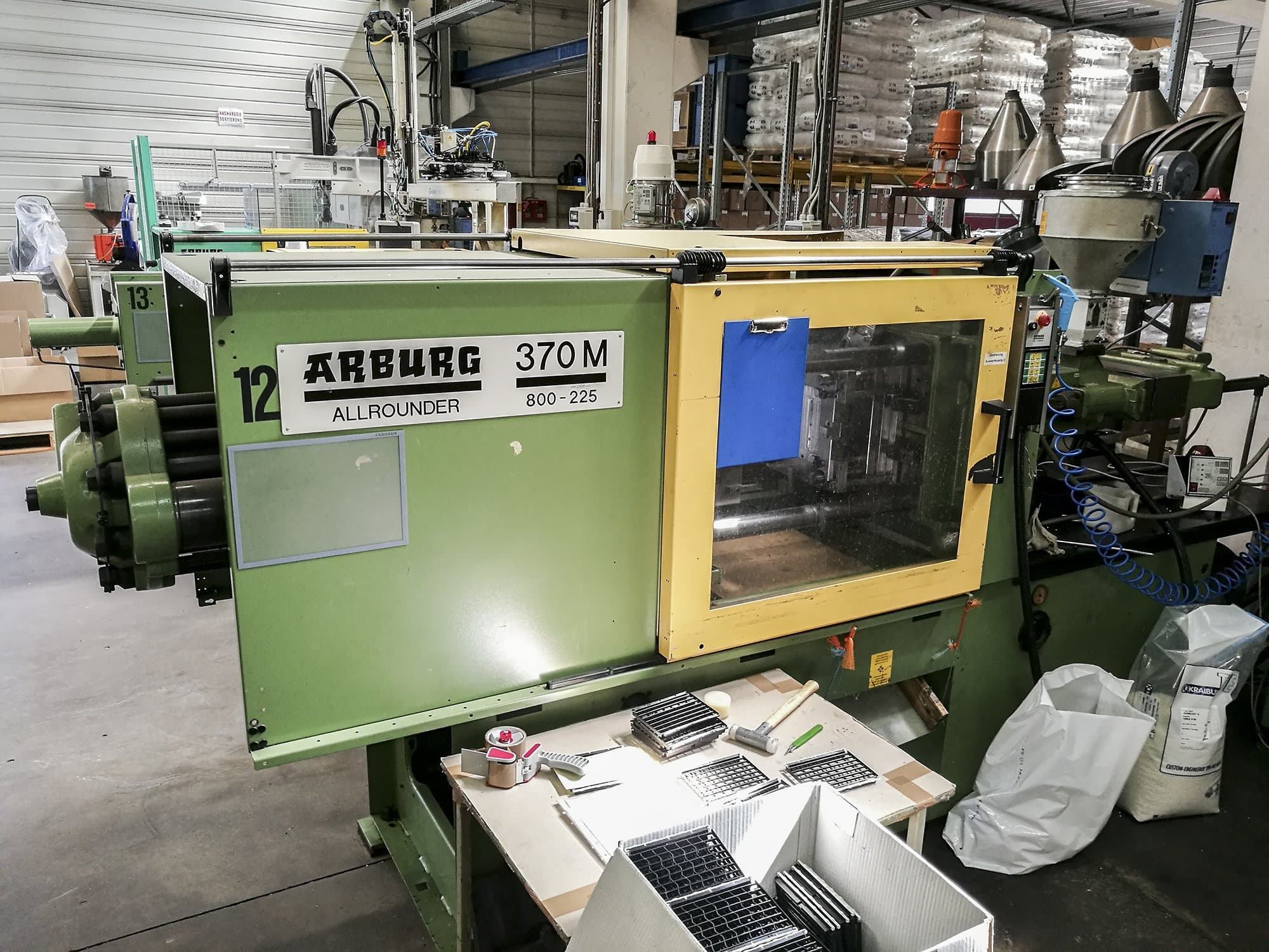 Prikaz stroja Arburg 370M 800-225 sprijeda
