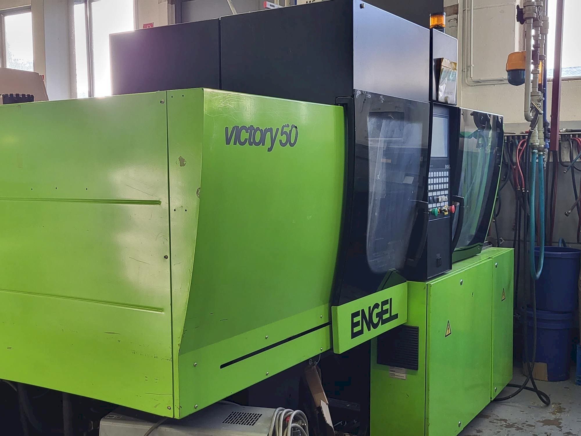 Prikaz lijeve strane stroja Engel Victory 200/50 FOCUS