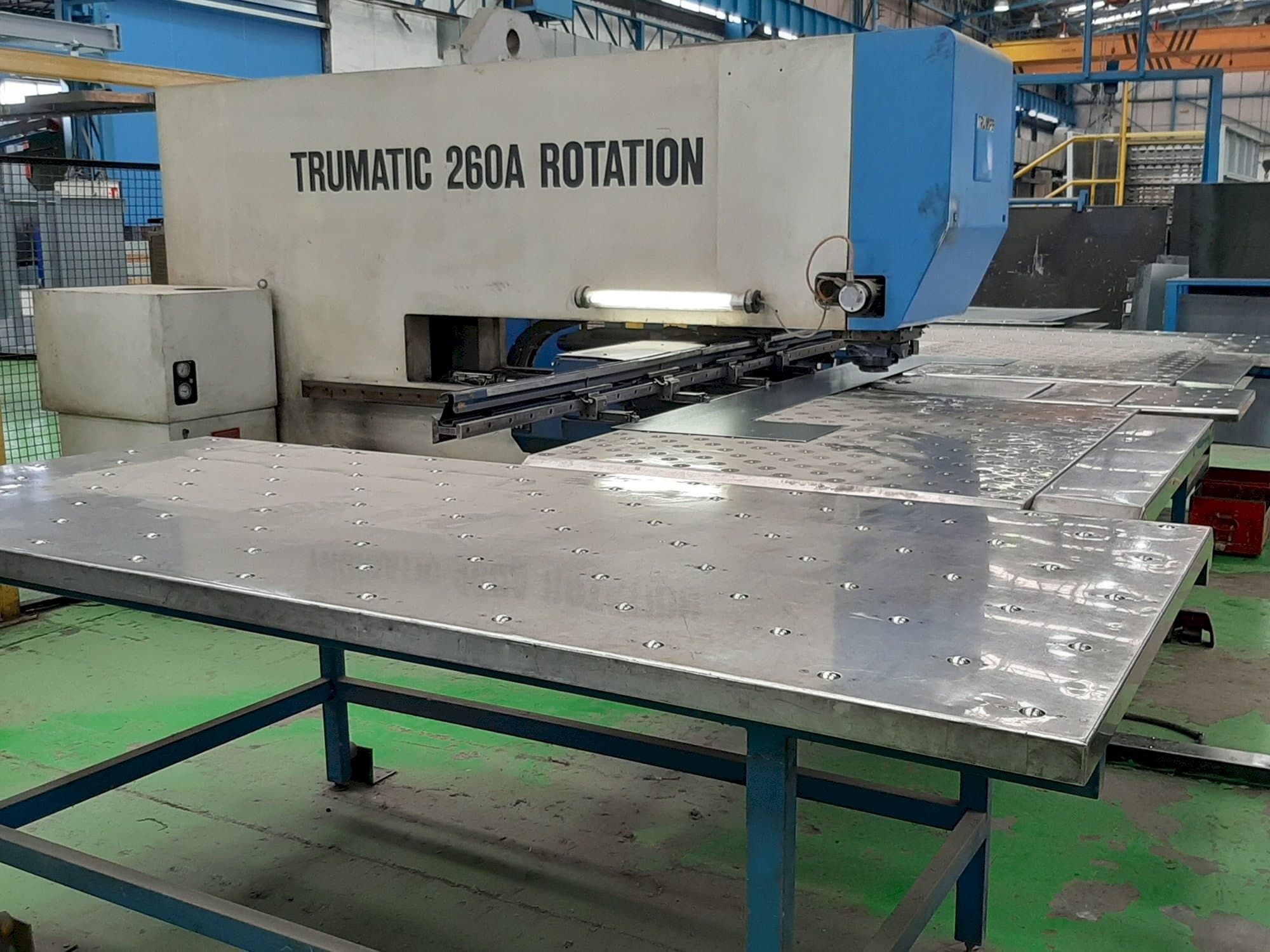 Prikaz stroja Trumpf Trumatic 260A Rotation sprijeda