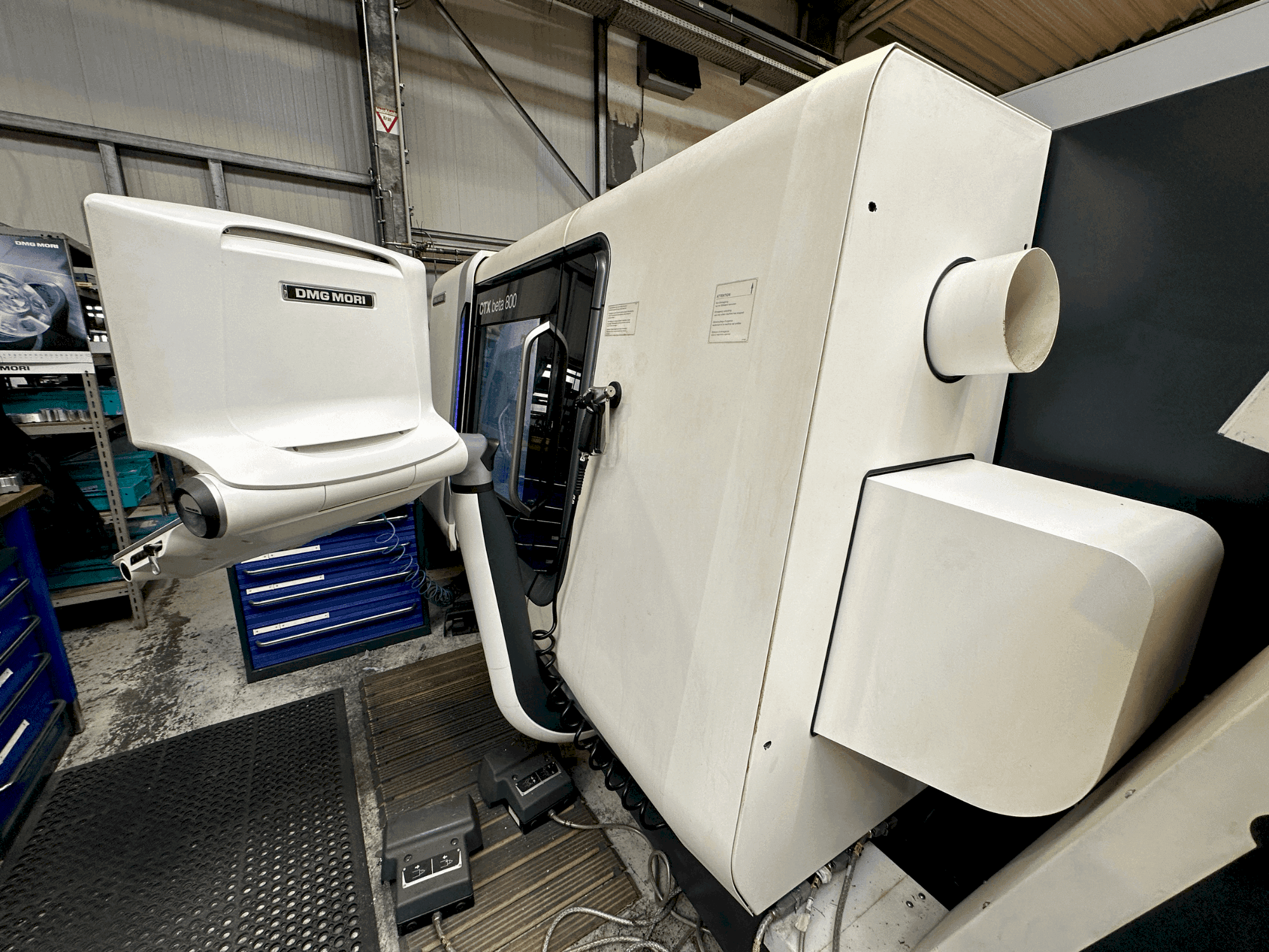 Prikaz stroja DMG MORI CTX beta 800 sprijeda