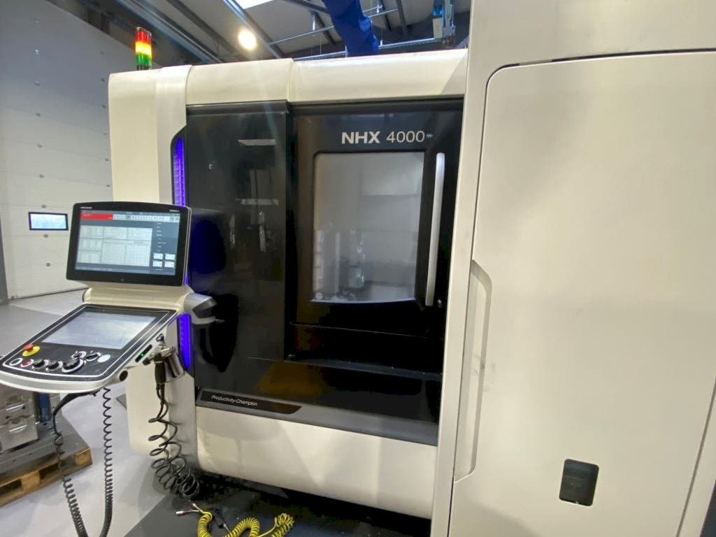 Prikaz stroja DMG MORI NHX 4000 sprijeda