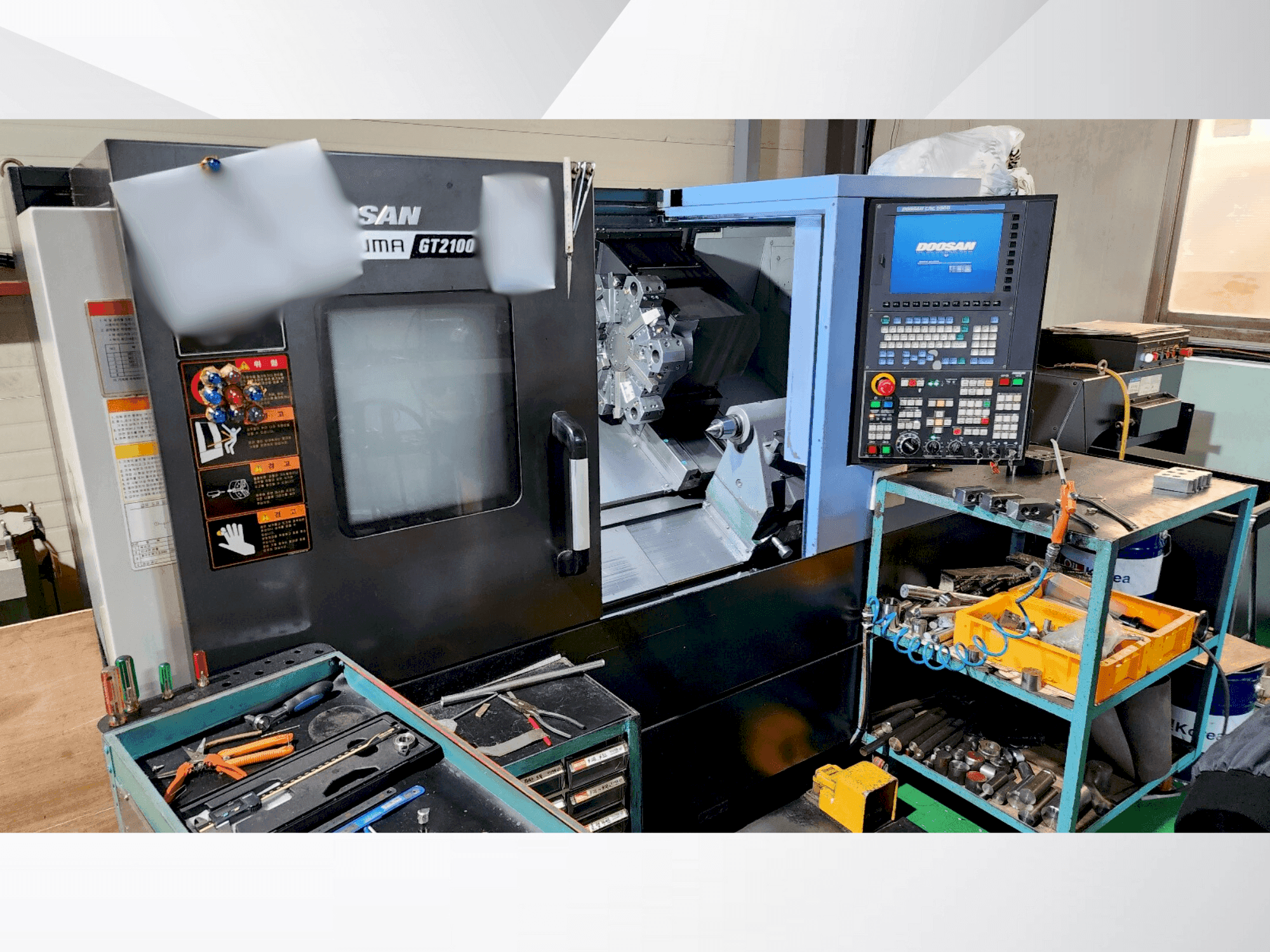 Prikaz  stroja DOOSAN PUMA GT2100  sprijeda