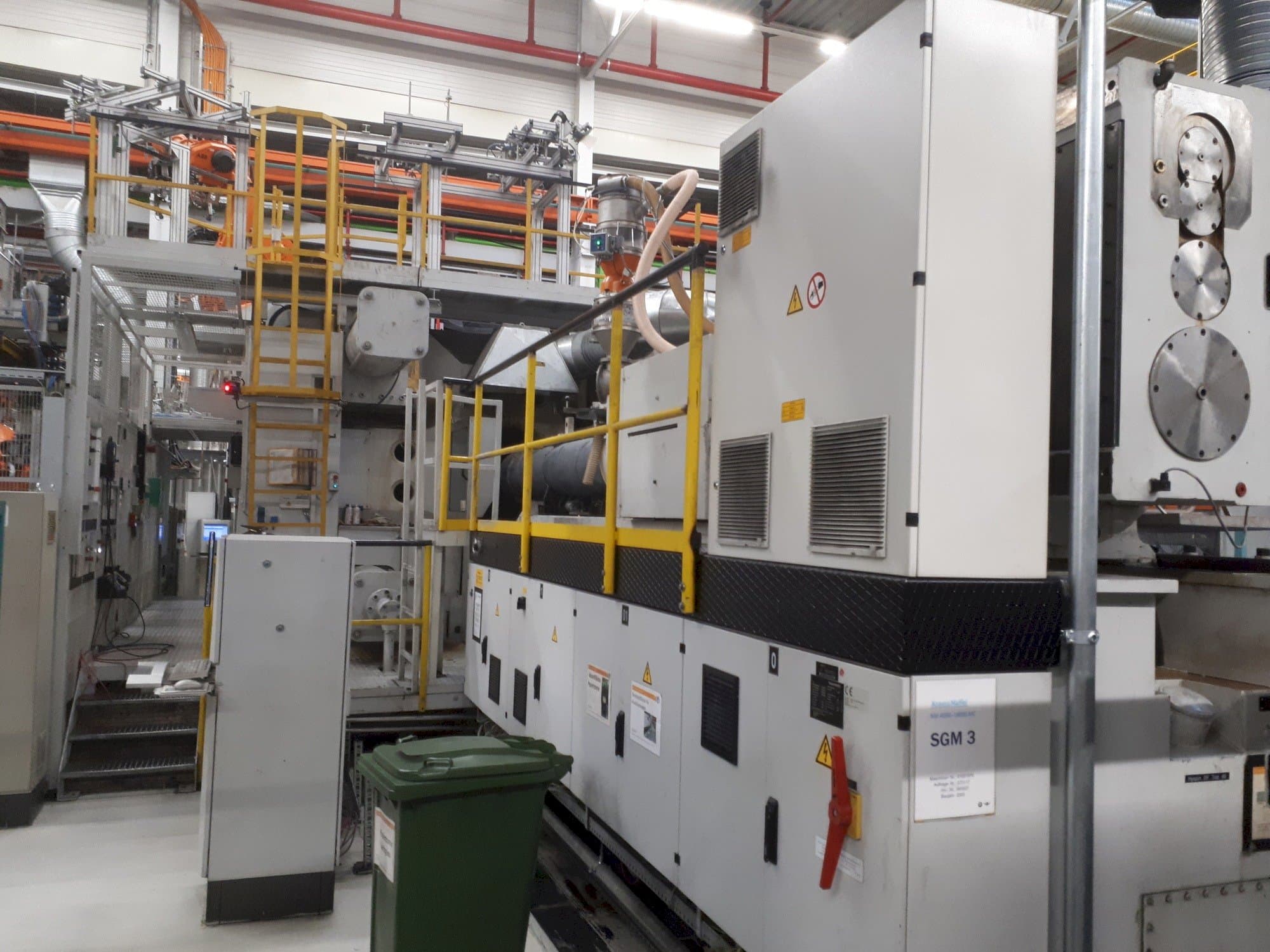 Prikaz  stroja Krauss Maffei 4000-19000 MC  sprijeda