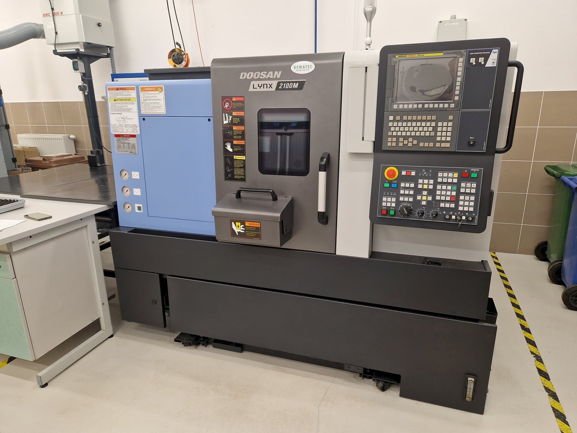 Prikaz stroja Doosan Lynx 2100ME sprijeda