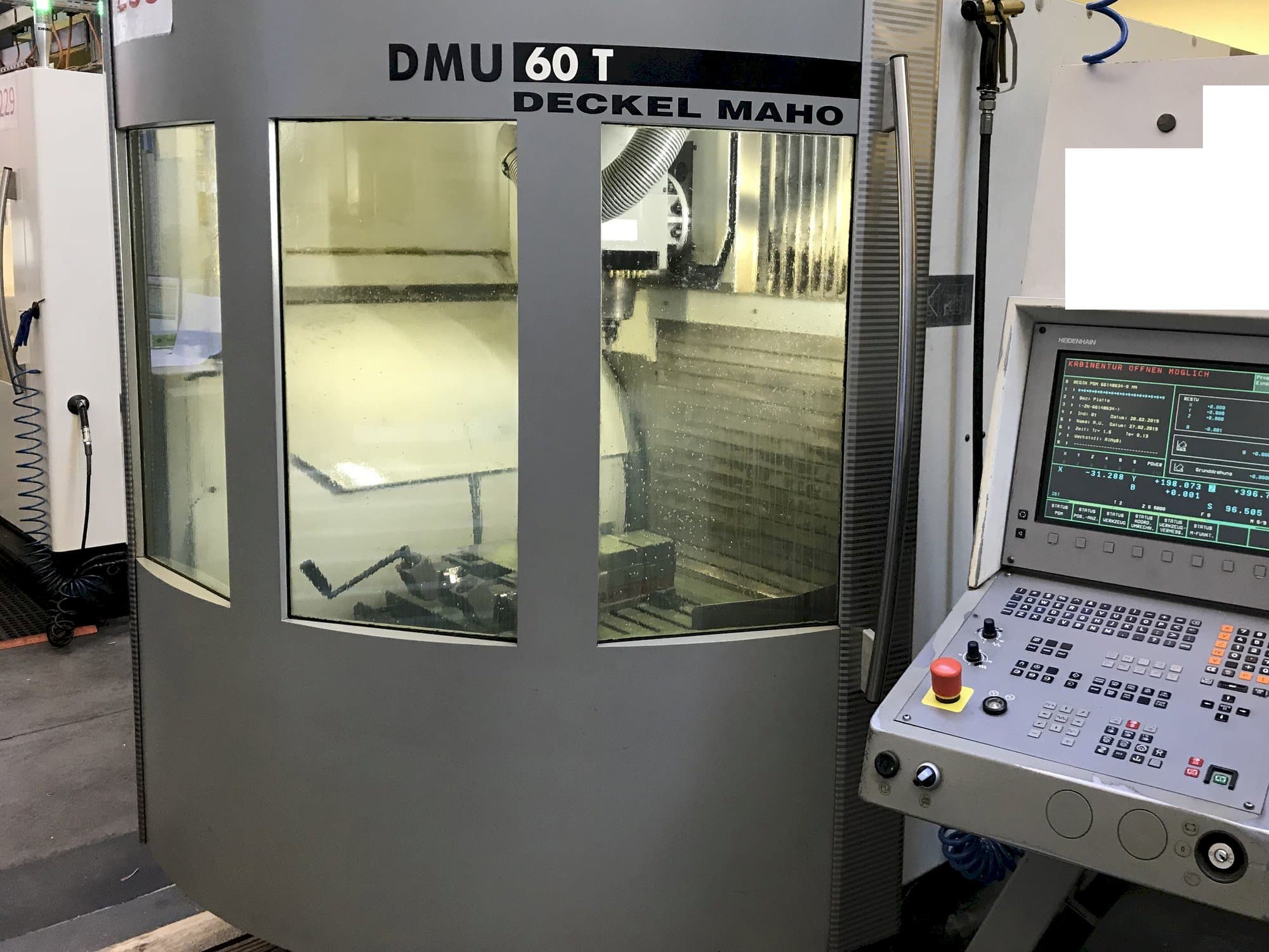 Prikaz  stroja DECKEL MAHO DMU60T  sprijeda