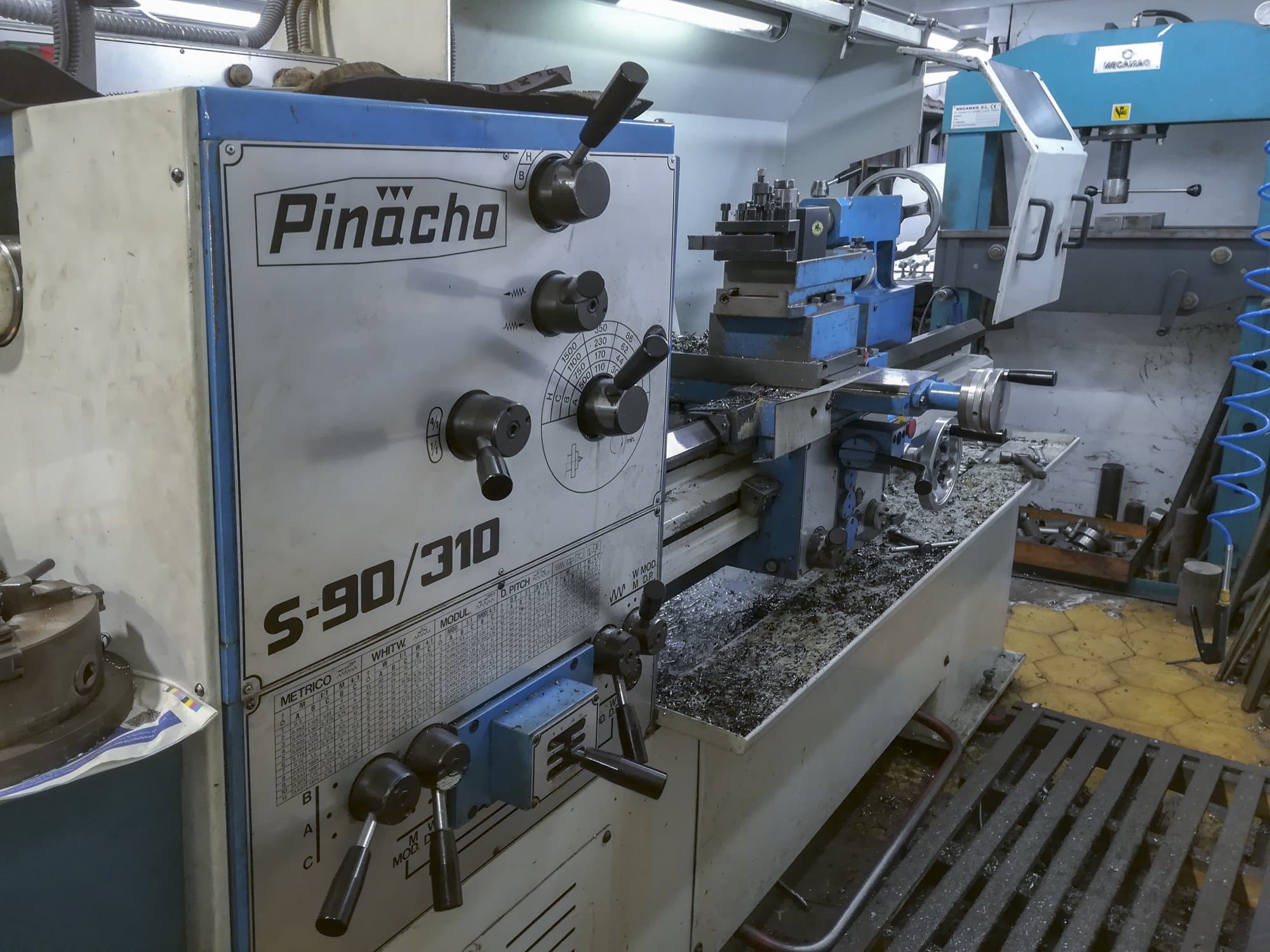 Prikaz 1 stroja Pinacho S-90/310 slijeva