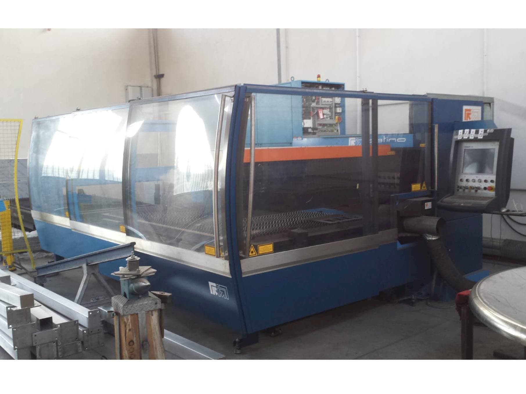 Prikaz stroja Prima Industrie Platino 1530 sprijeda