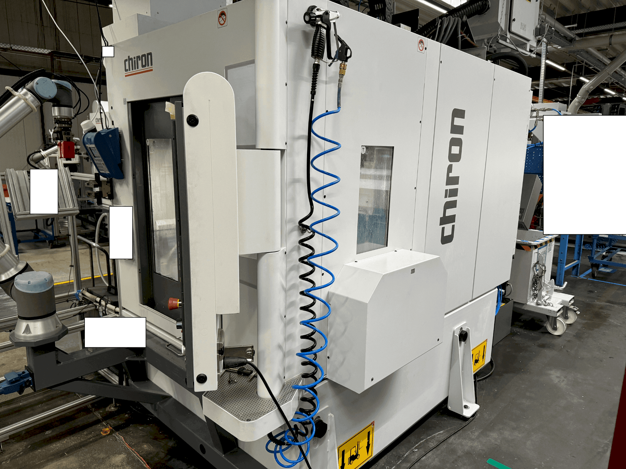 Prikaz stroja CHIRON FZ12 FX sprijeda