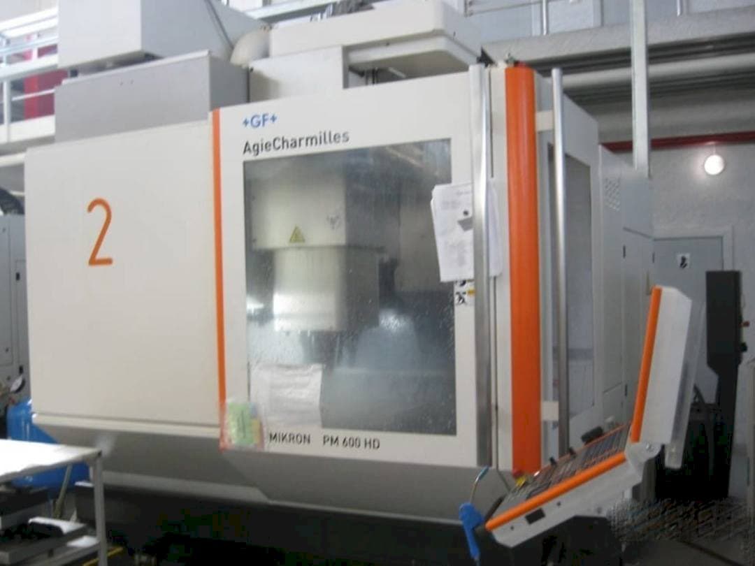 Prikaz stroja AgieCharmilles Mikron HPM 600 HD sprijeda