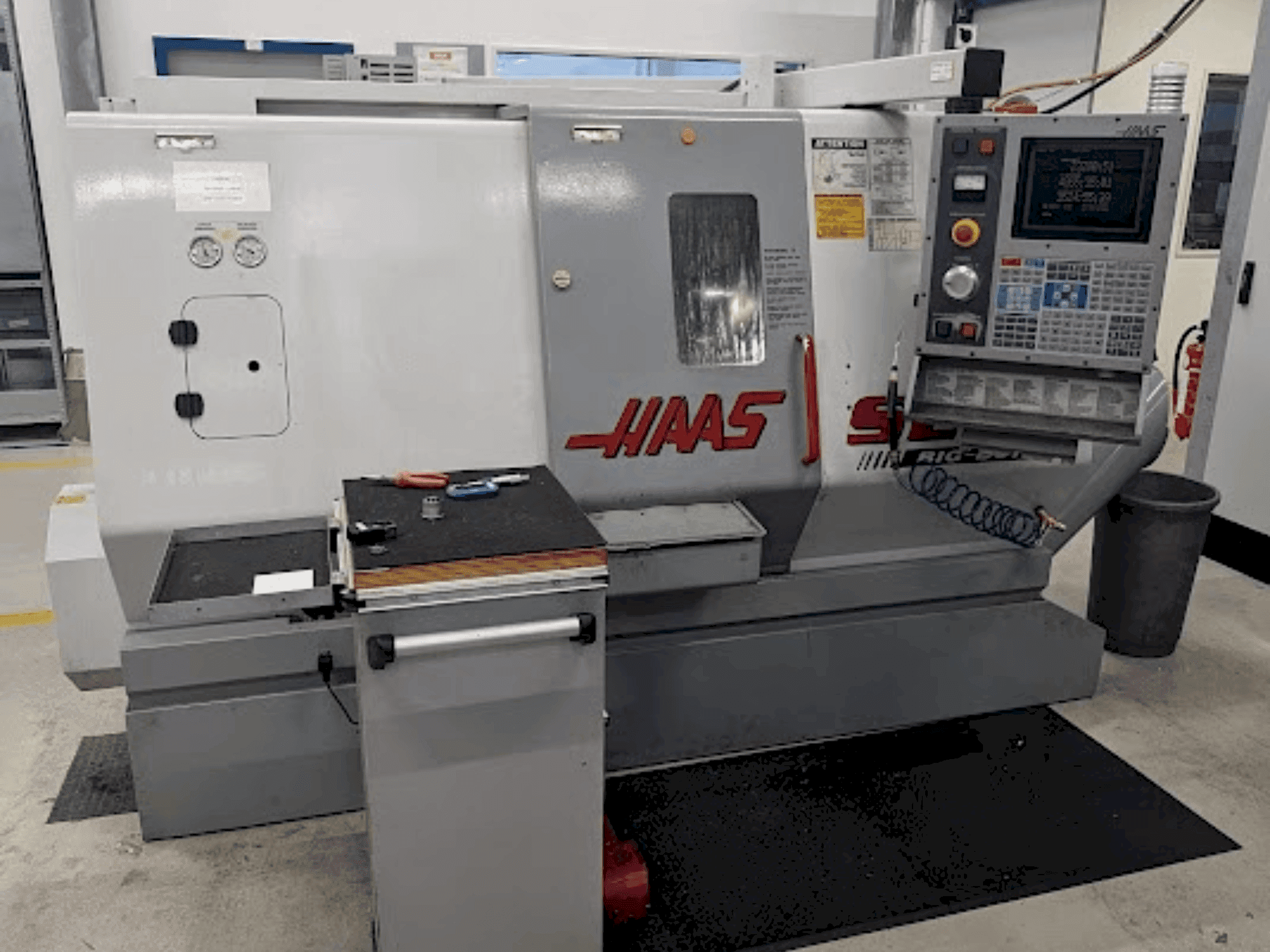 Prikaz stroja HAAS SL 20 TBHE sprijeda