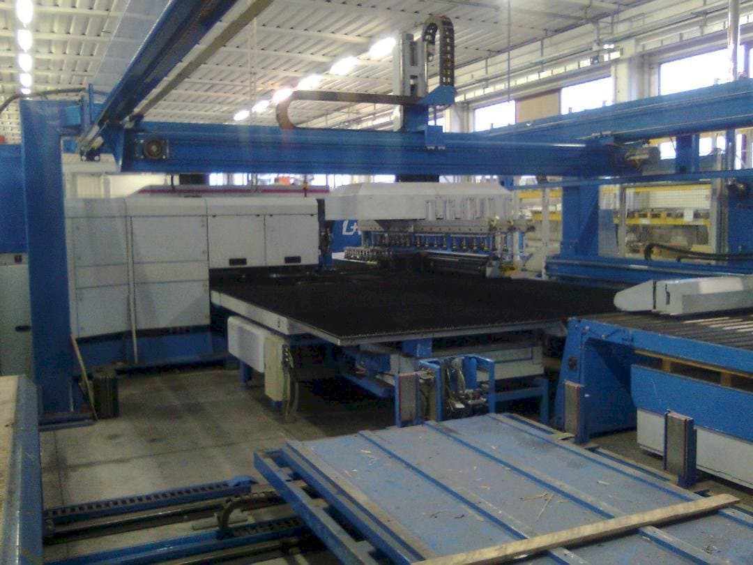 Prikaz stroja Finn-Power LP6 sprijeda