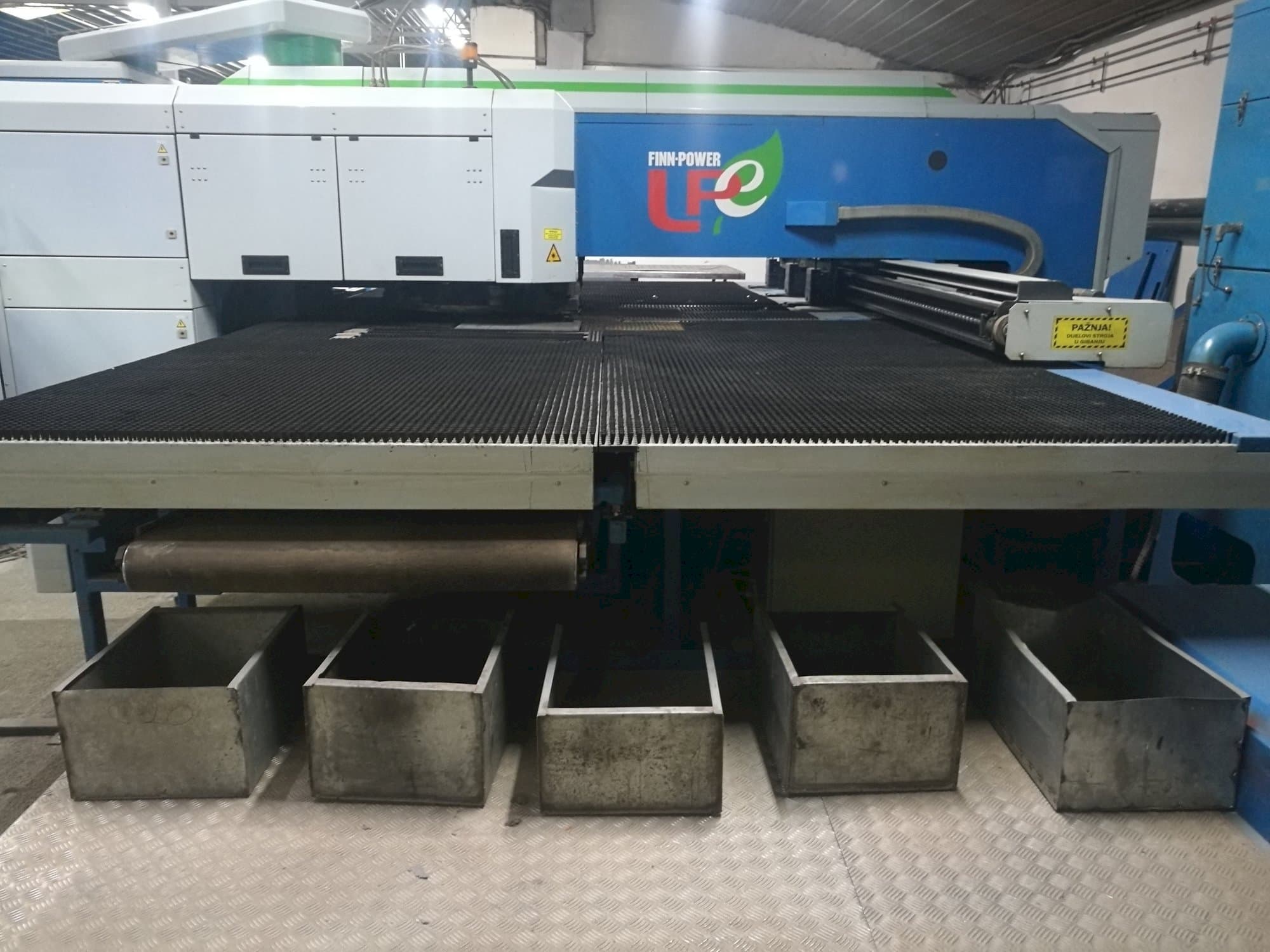 Prikaz stroja Finn-Power LPE5 SWUH sprijeda