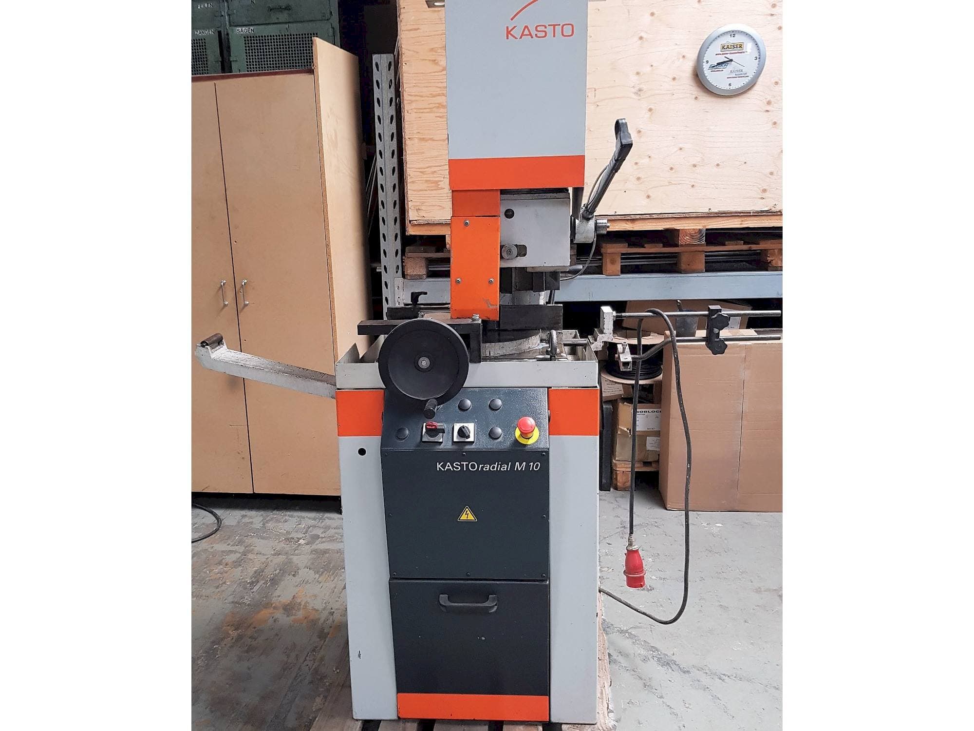 Prikaz stroja KASTO Radial M 10 sprijeda
